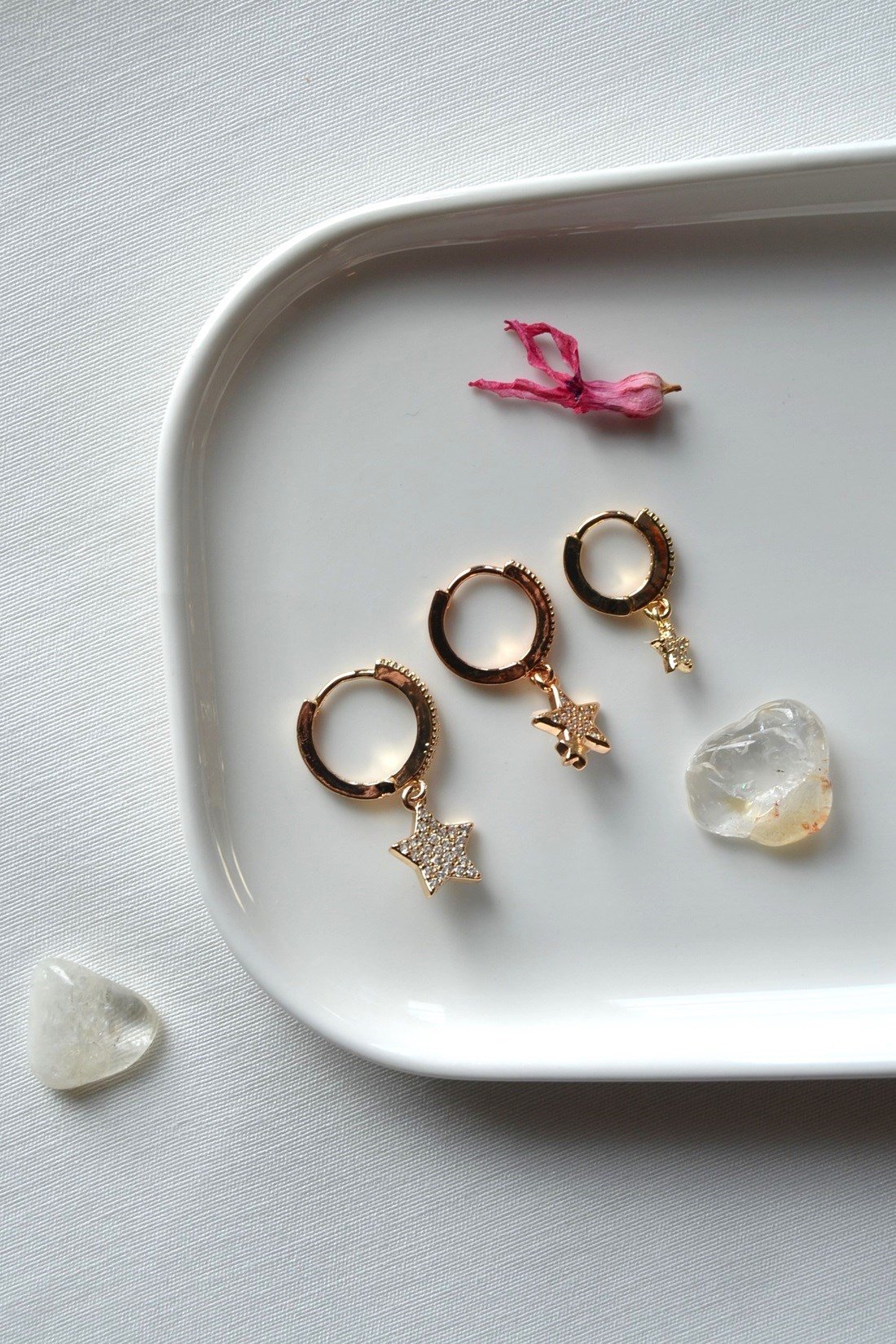 Yıldız Charm Halka Küpe Seti – Taşlı Minimal Tasarım