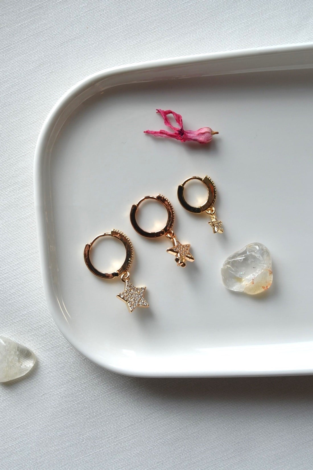 Yıldız Charm Halka Küpe Seti – Taşlı Minimal Tasarım