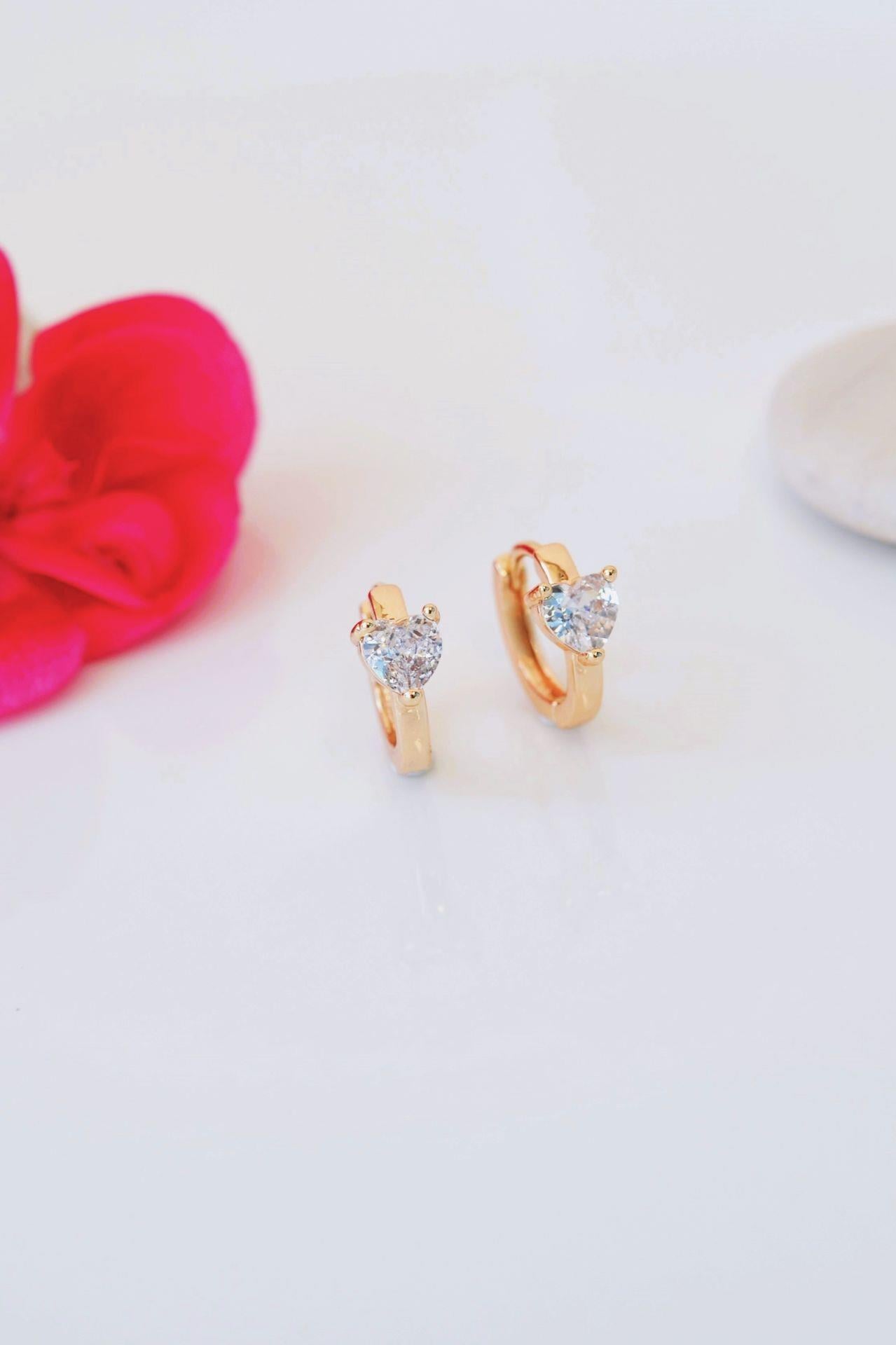 Zirkon Kalp Taşlı Mini Halka Küpe