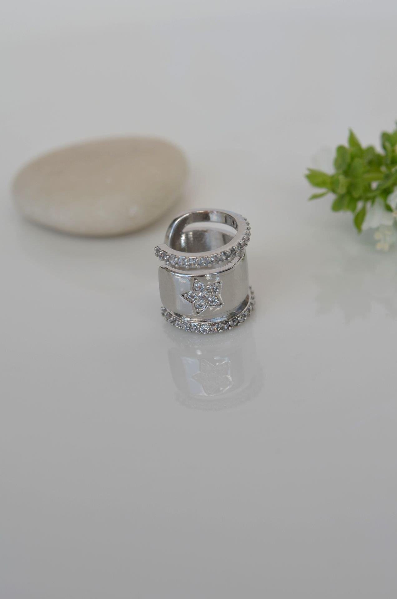 Zirkon Taş Yıldız Detaylı Earcuff Deliksiz Kıkırdak Küpesi Gümüş Renkli