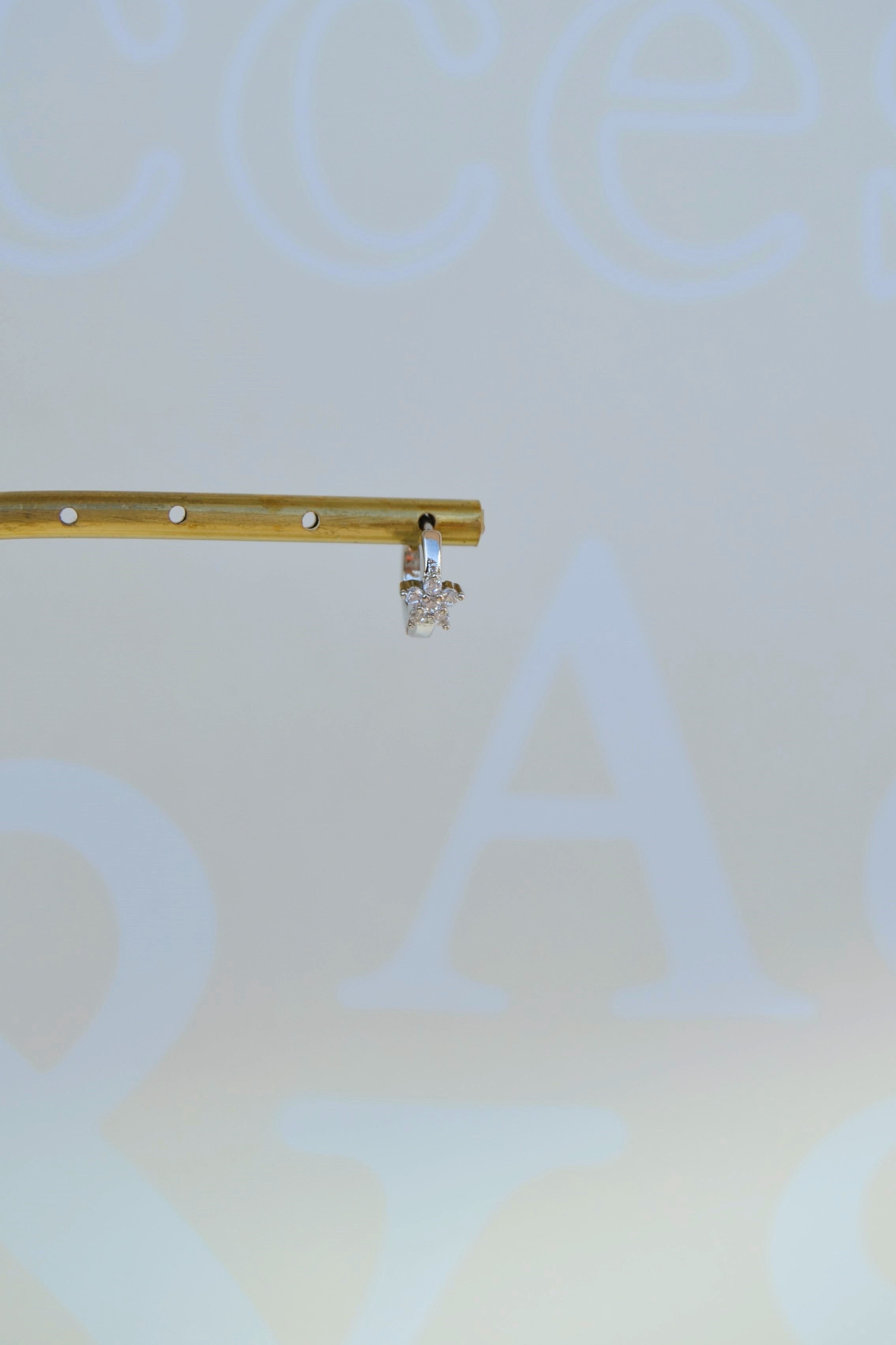 Zirkon Taşlı Çiçek Helix Piercing Tragus Çiçekli Kıkırdak Lob Küpesi Gümüş Renk Tek Adet