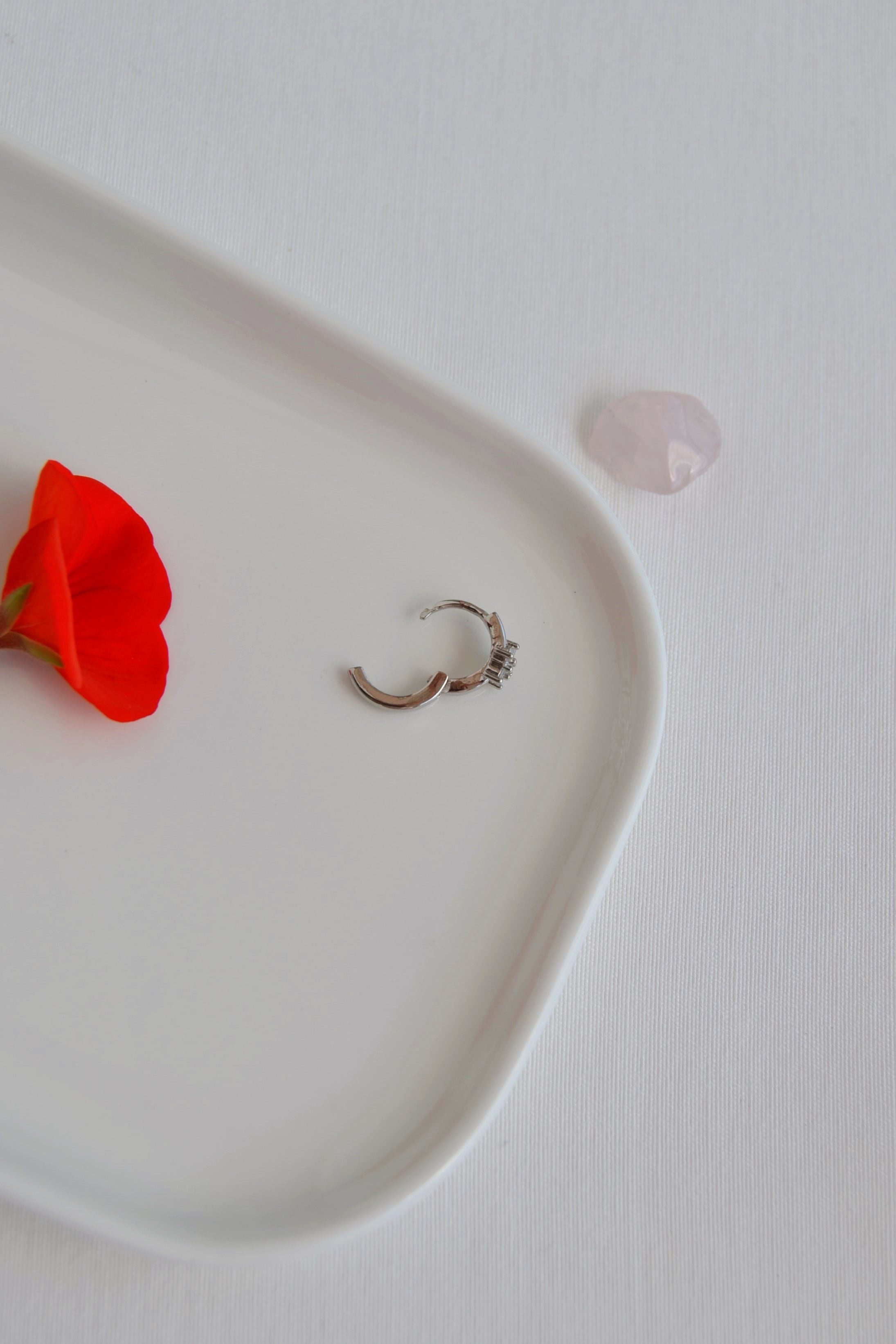 Zirkon Taşlı Çiçek Helix Piercing Tragus Çiçekli Kıkırdak Lob Küpesi Gümüş Renk Tek Adet