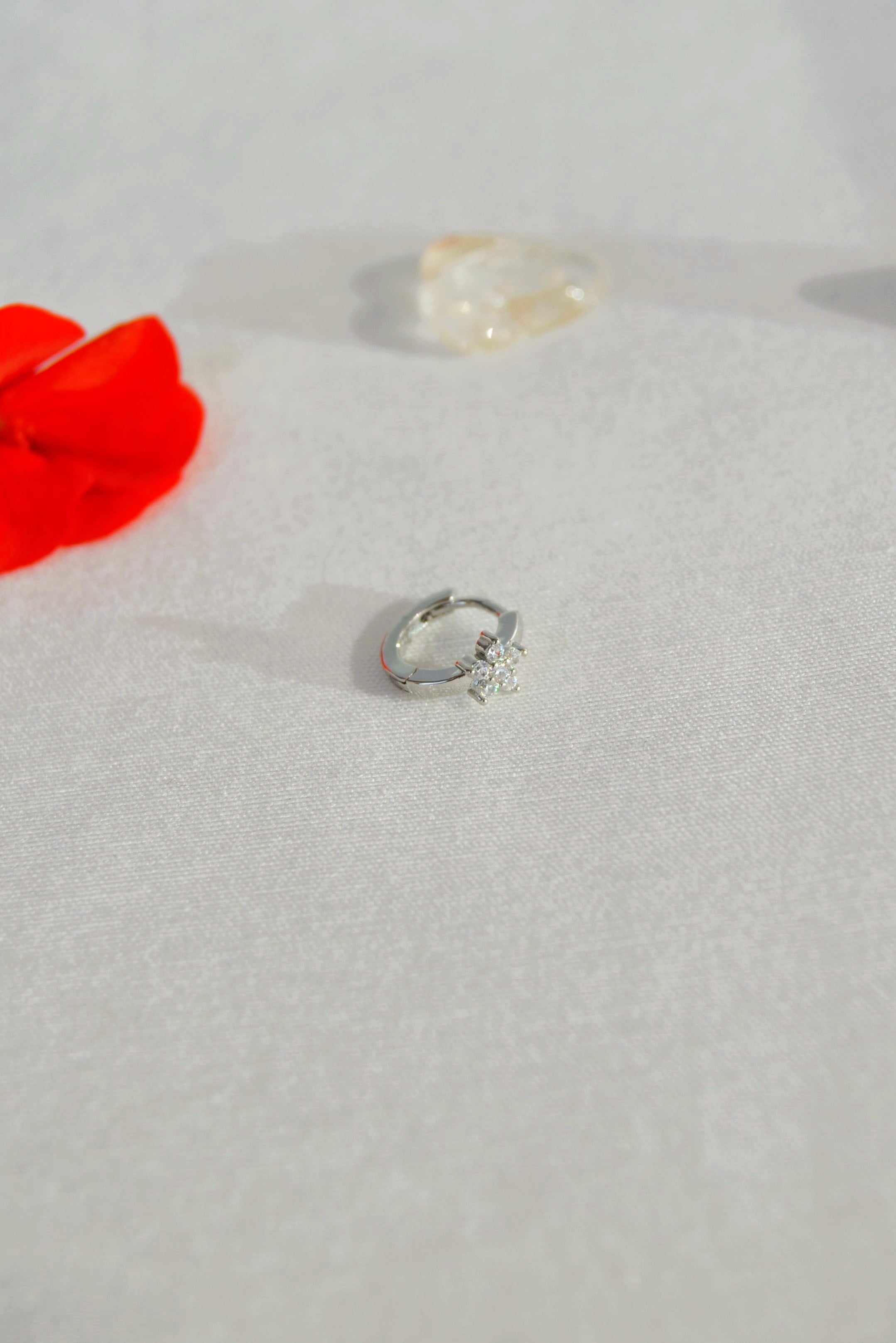 Zirkon Taşlı Çiçek Helix Piercing Tragus Çiçekli Kıkırdak Lob Küpesi Gümüş Renk Tek Adet