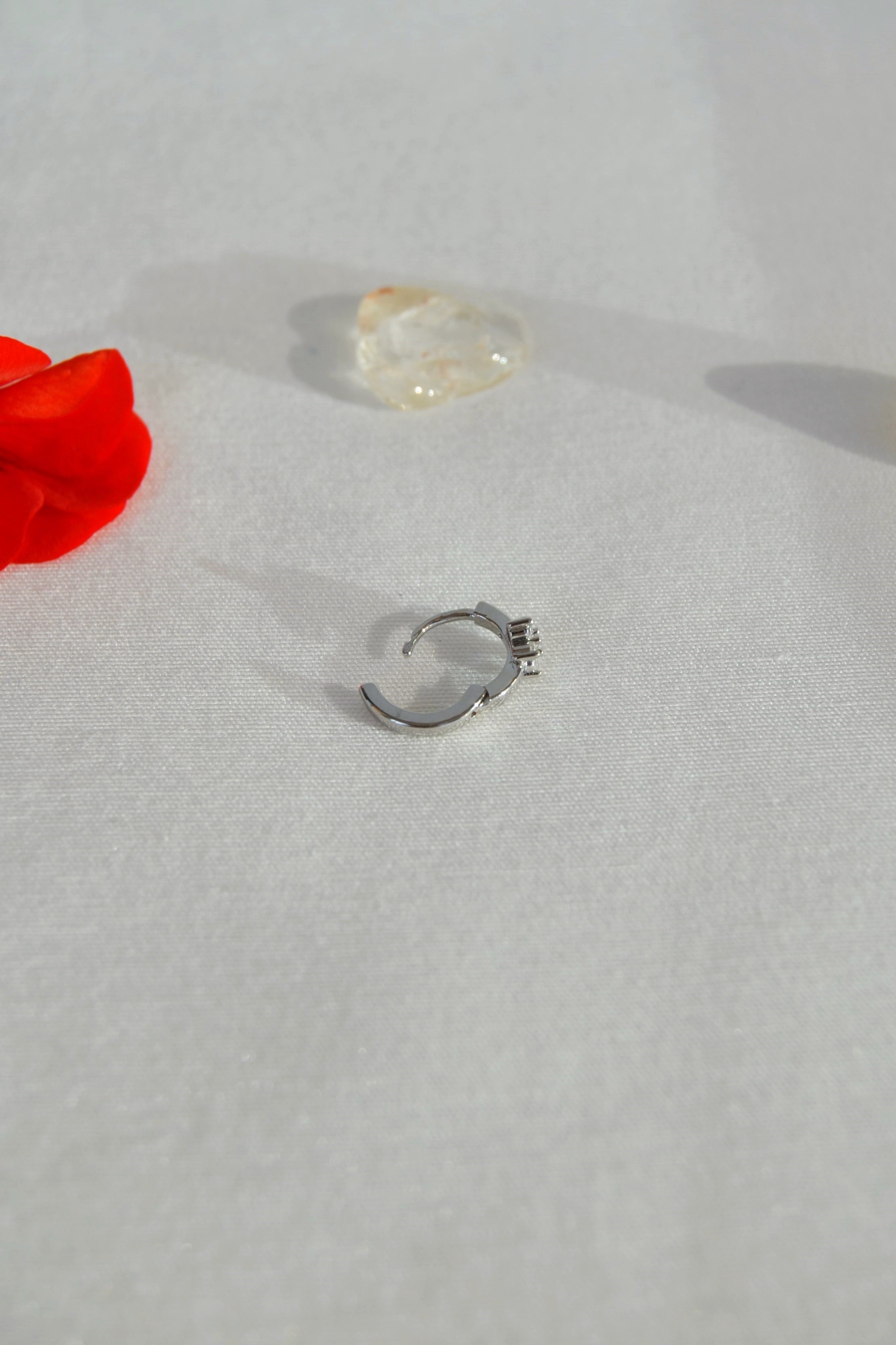 Zirkon Taşlı Çiçek Helix Piercing Tragus Çiçekli Kıkırdak Lob Küpesi Gümüş Renk Tek Adet