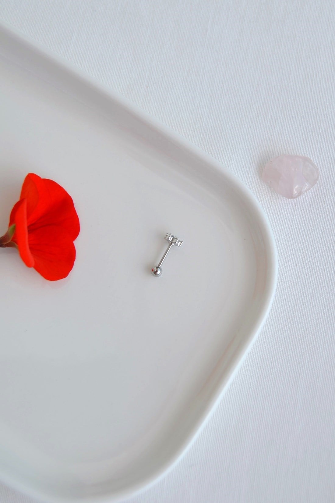 Zirkon Taşlı Çiçek Piercing Gümüş Renk Helix Kıkırdak Lob Küpesi Tek Adet