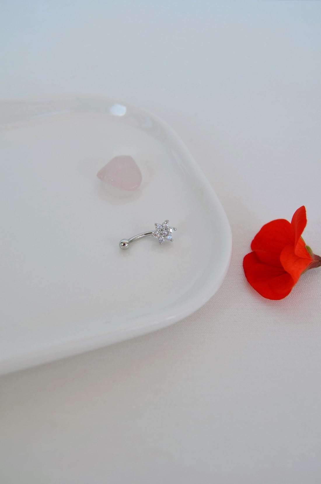 Zirkon Taşlı Çiçek Rook Piercing Çelik Bar 1.2 mm