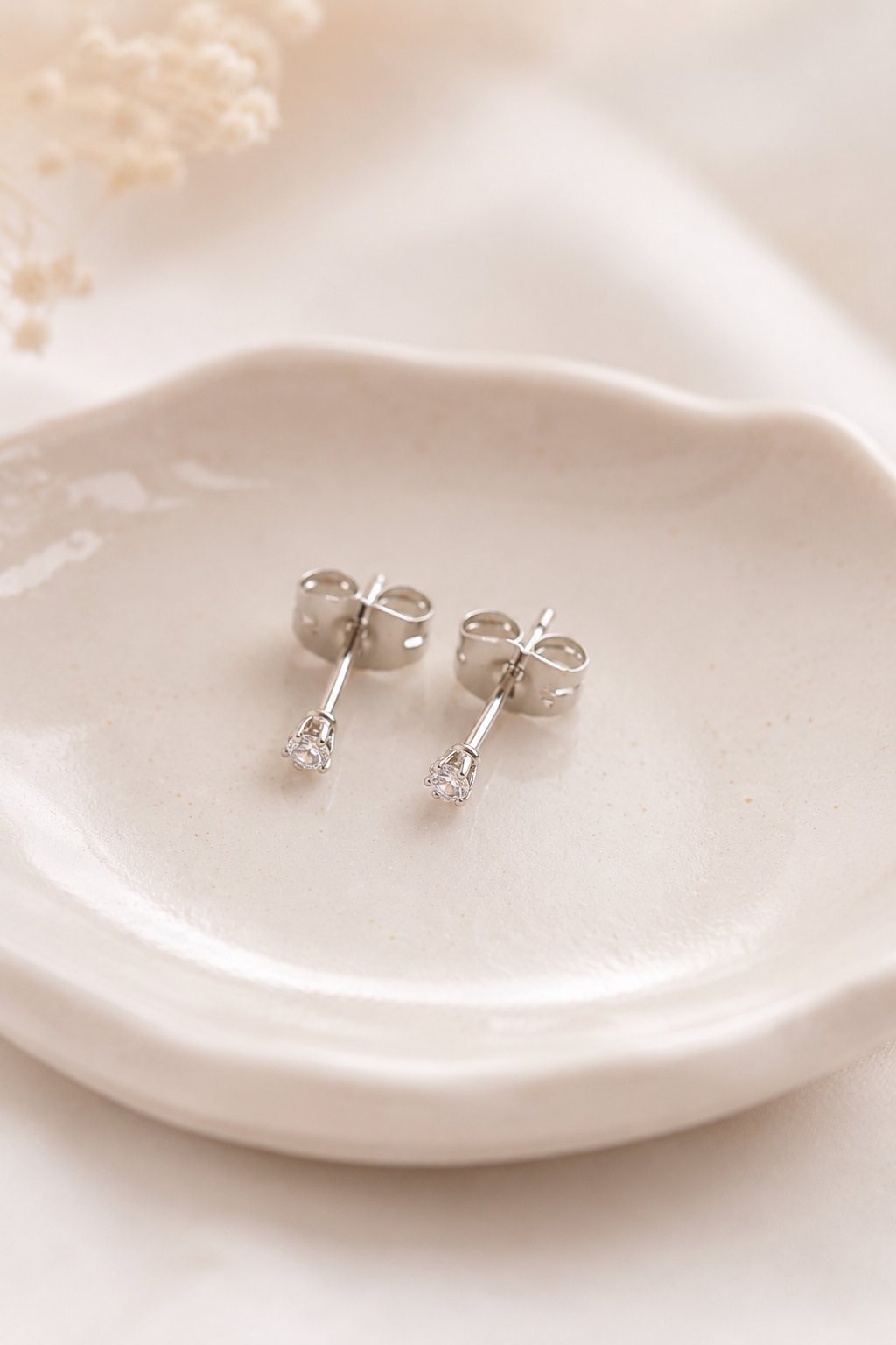 Zirkon Taşlı Gümüş Renkli 2.5 mm Tektaş Küpe