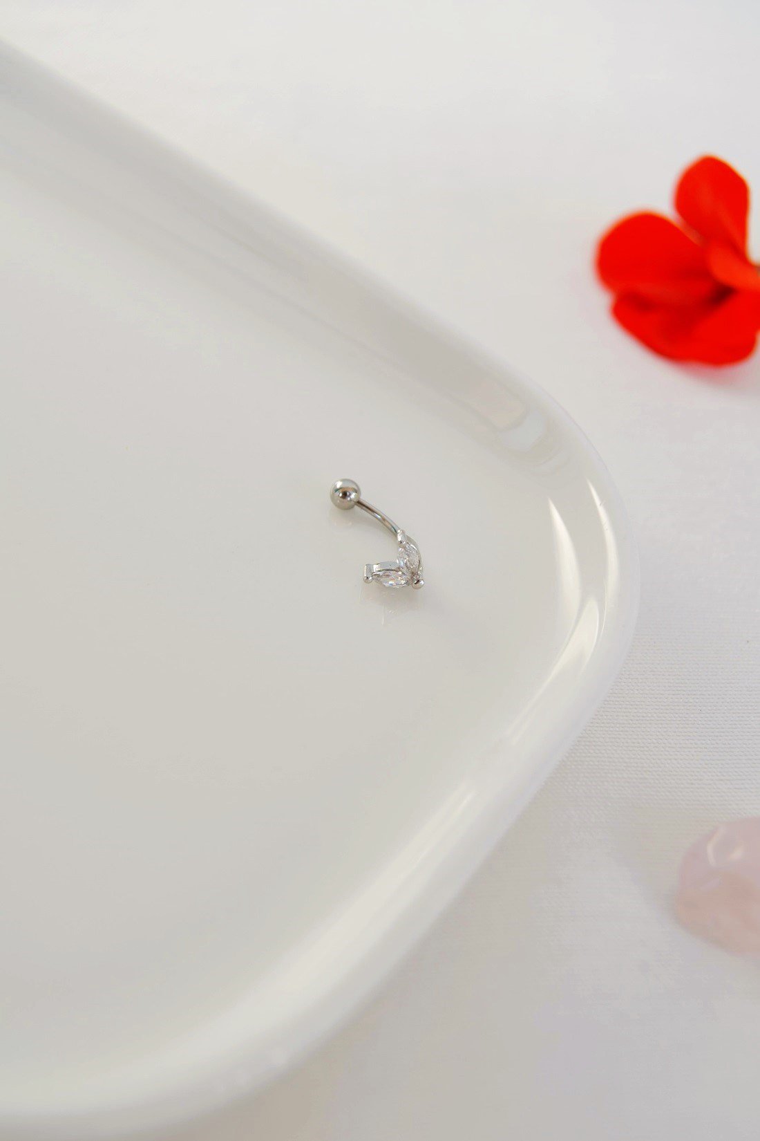 Zirkon Taşlı İki Yaprak Rook Piercing Çelik Bar 1 mm