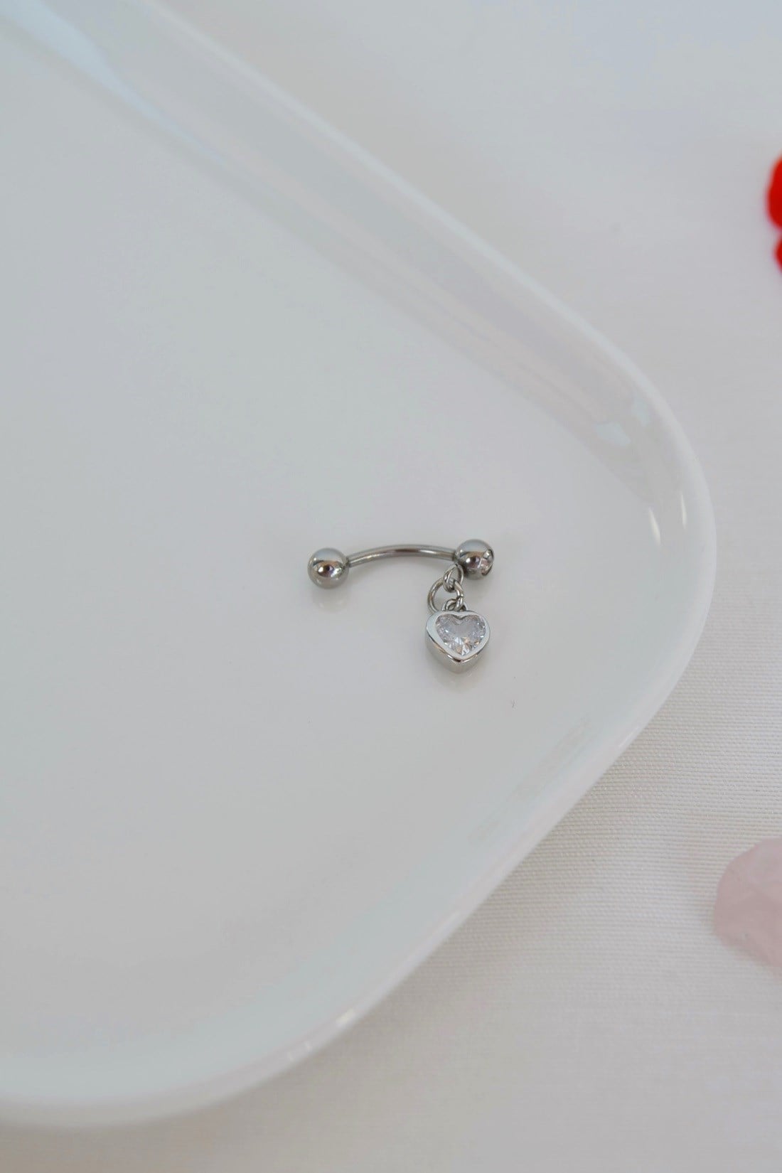 Zirkon Taşlı Kalp Charm Sallantılı Rook Piercing Çelik Bar 1.2 mm