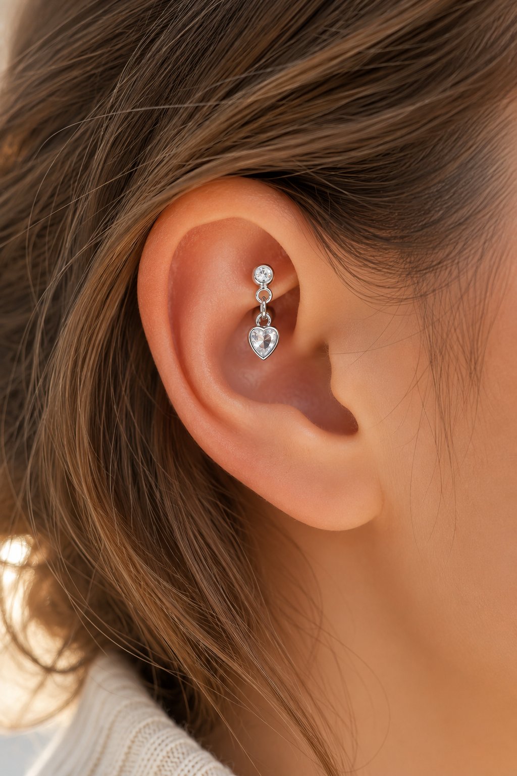 Zirkon Taşlı Kalp Charm Sallantılı Rook Piercing Çelik Bar 1.2 mm