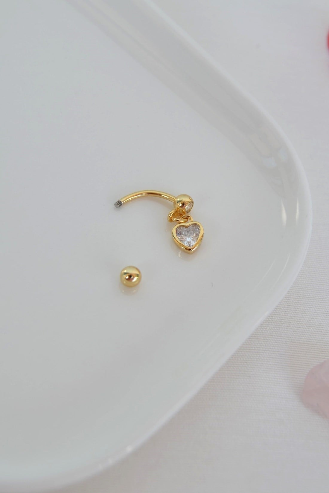 Zirkon Taşlı Kalp Charm Sallantılı Rook Piercing Çelik Bar 1.2 mm
