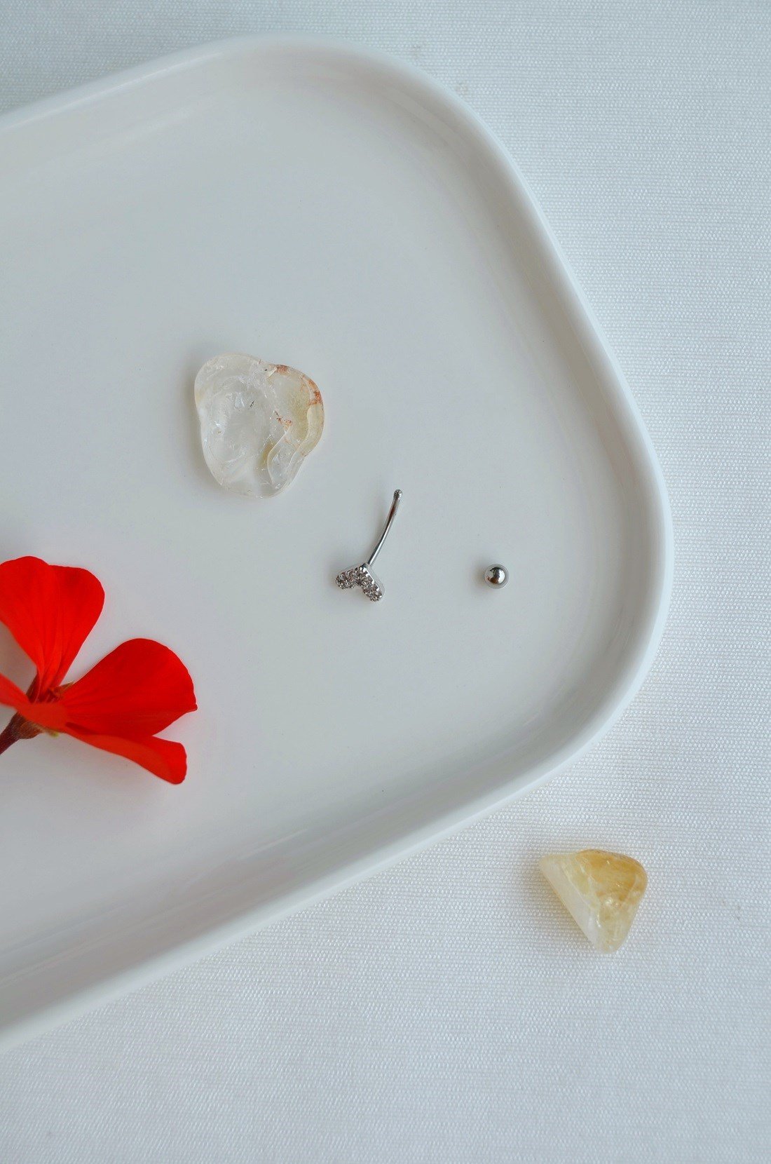 Zirkon Taşlı Kalp Rook Piercing