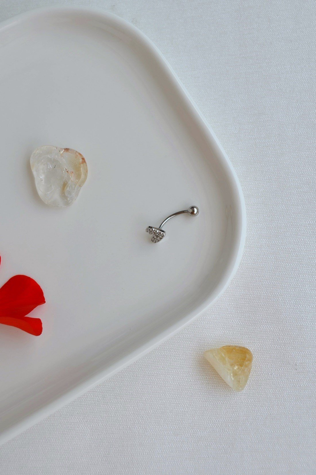 Zirkon Taşlı Kalp Rook Piercing