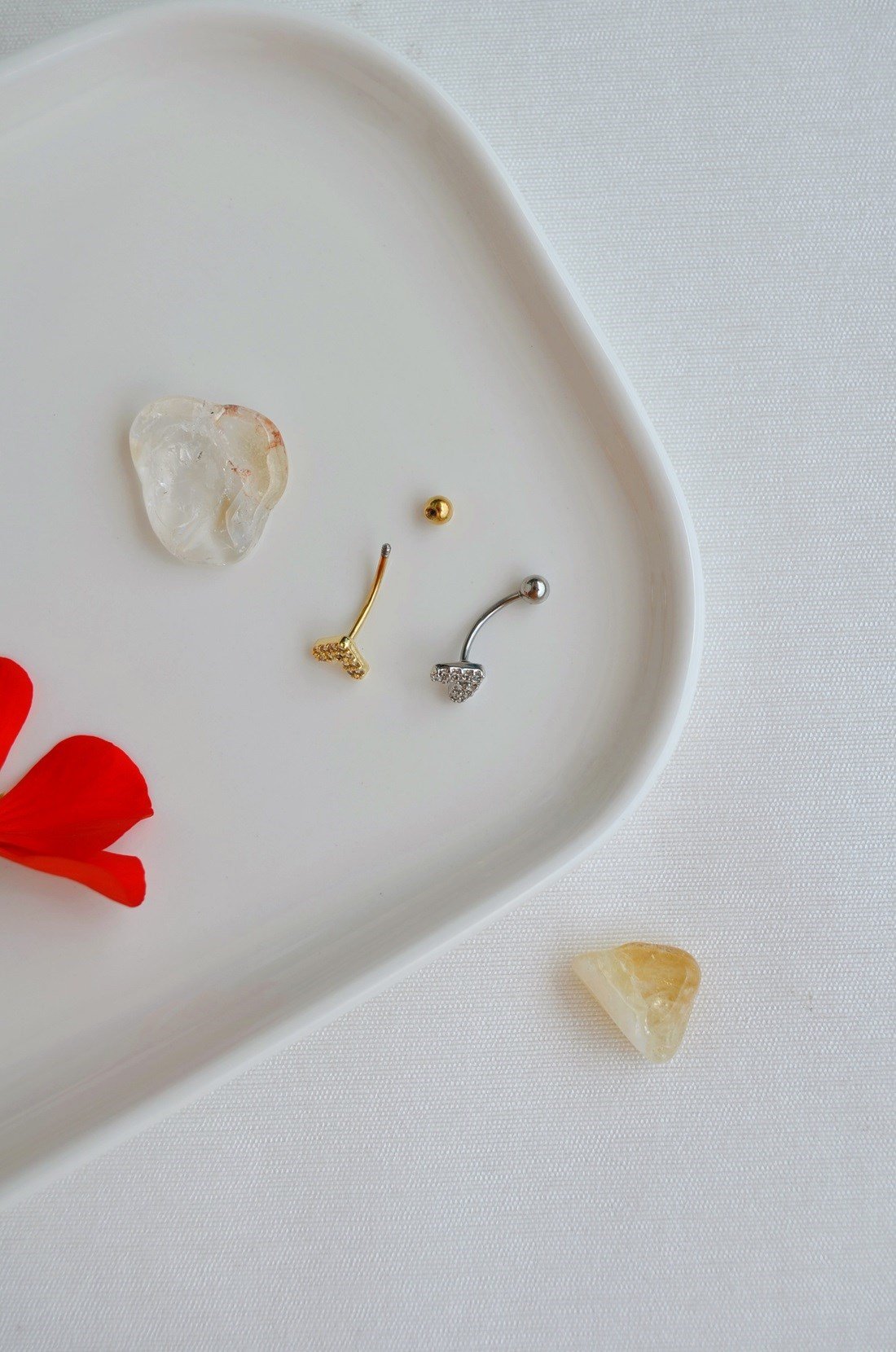 Zirkon Taşlı Kalp Rook Piercing