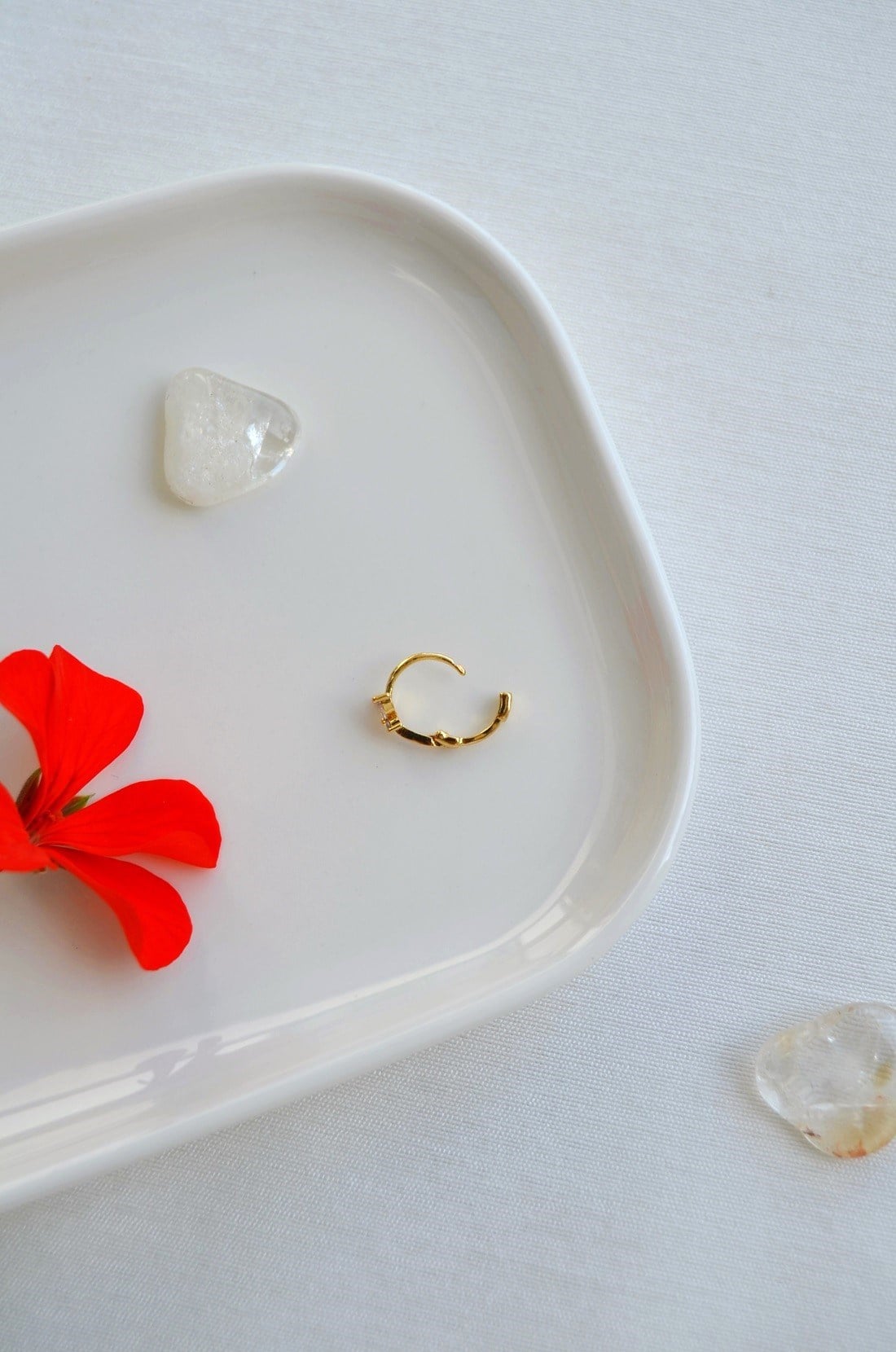 Zirkon Taşlı Minimal Kelebek Halka Piercing 8 mm – Helix Tragus Lob Burun