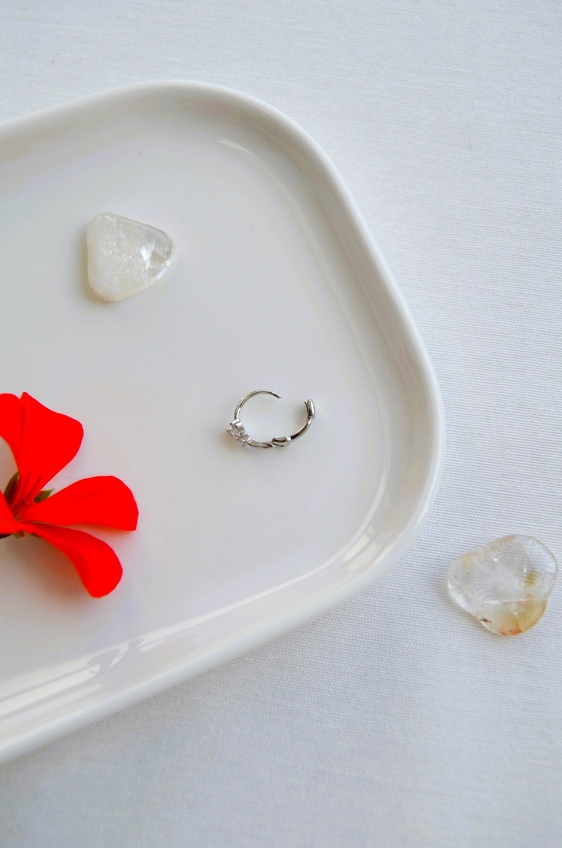 Zirkon Taşlı Minimal Kelebek Halka Piercing 8 mm – Helix Tragus Lob Burun