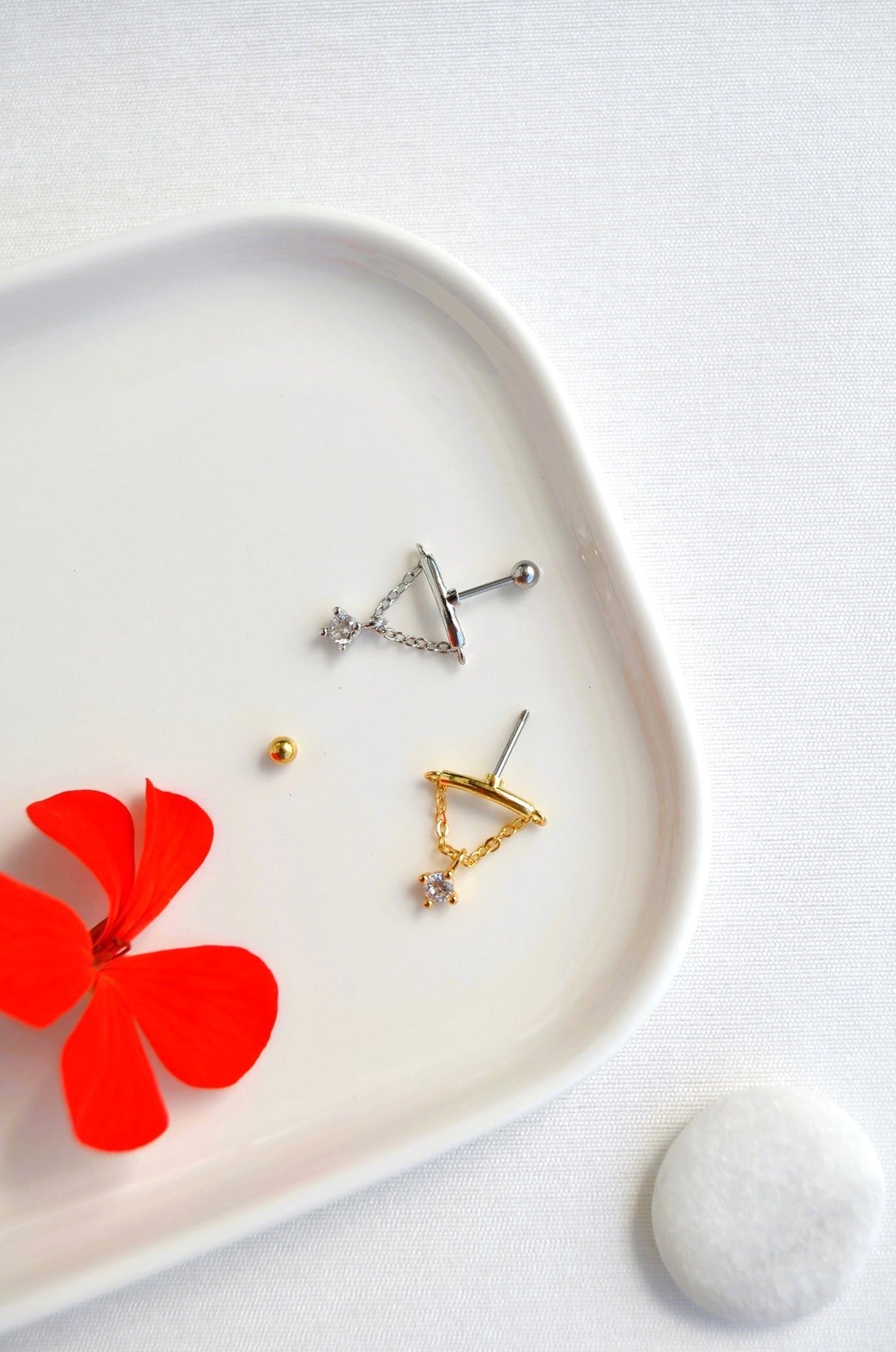 Zirkon Taşlı Zincirli Helix Flat Piercing Kıkırdak Upper Helix 1 Adet