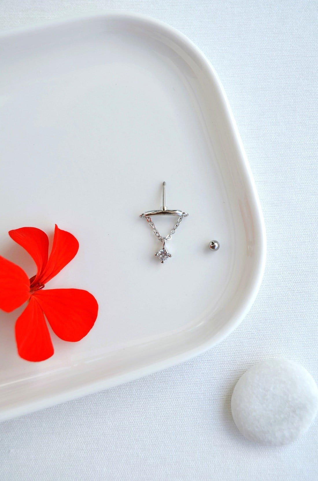 Zirkon Taşlı Zincirli Helix Flat Piercing Kıkırdak Upper Helix 1 Adet