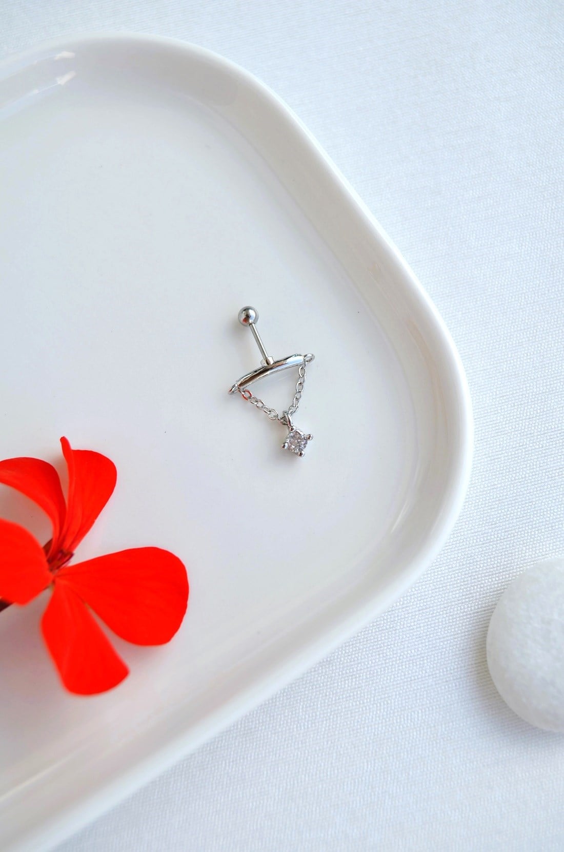 Zirkon Taşlı Zincirli Helix Flat Piercing Kıkırdak Upper Helix 1 Adet