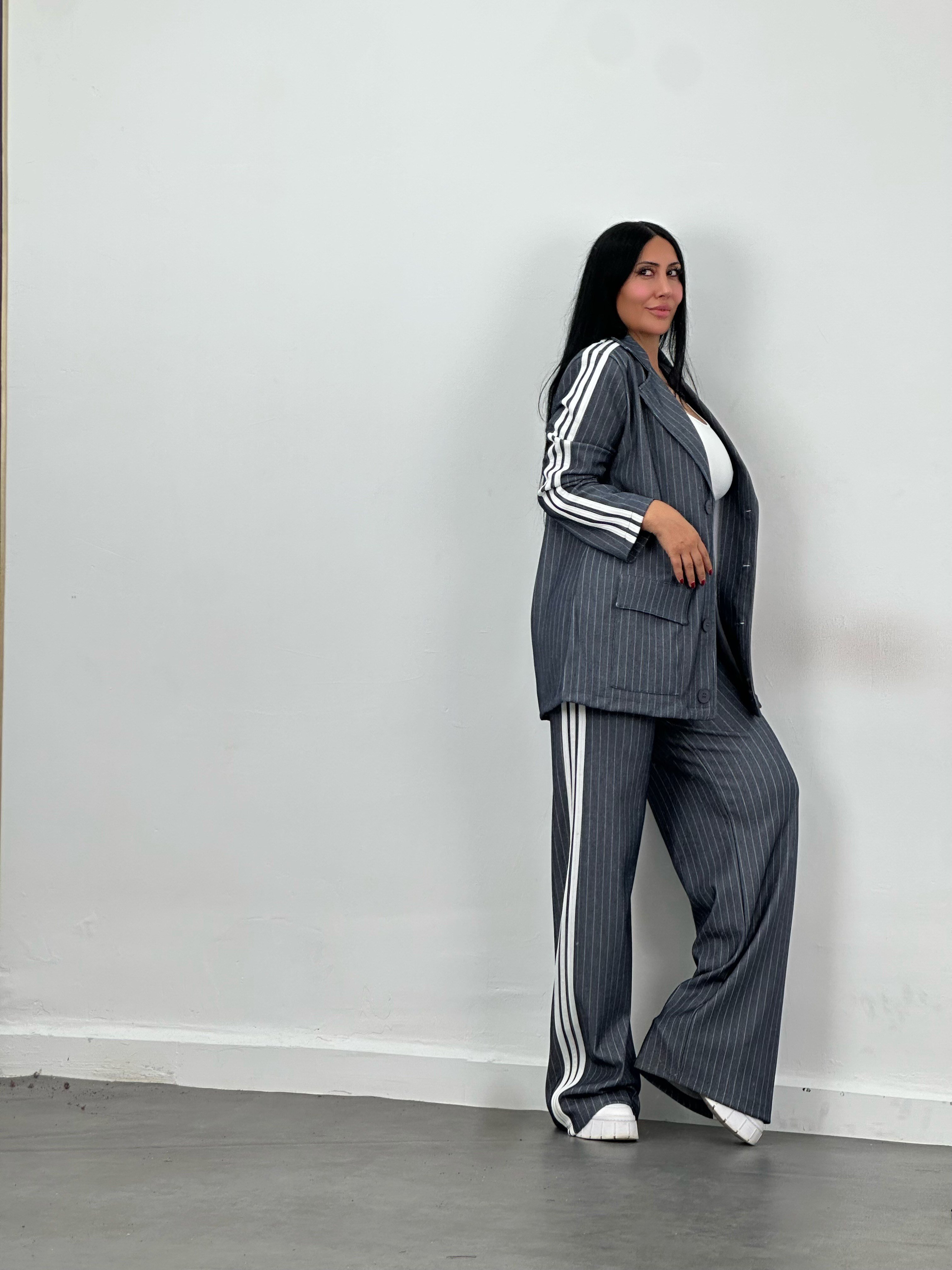 Çizgili Şerit Detaylı Blazer & Pantolon Takım