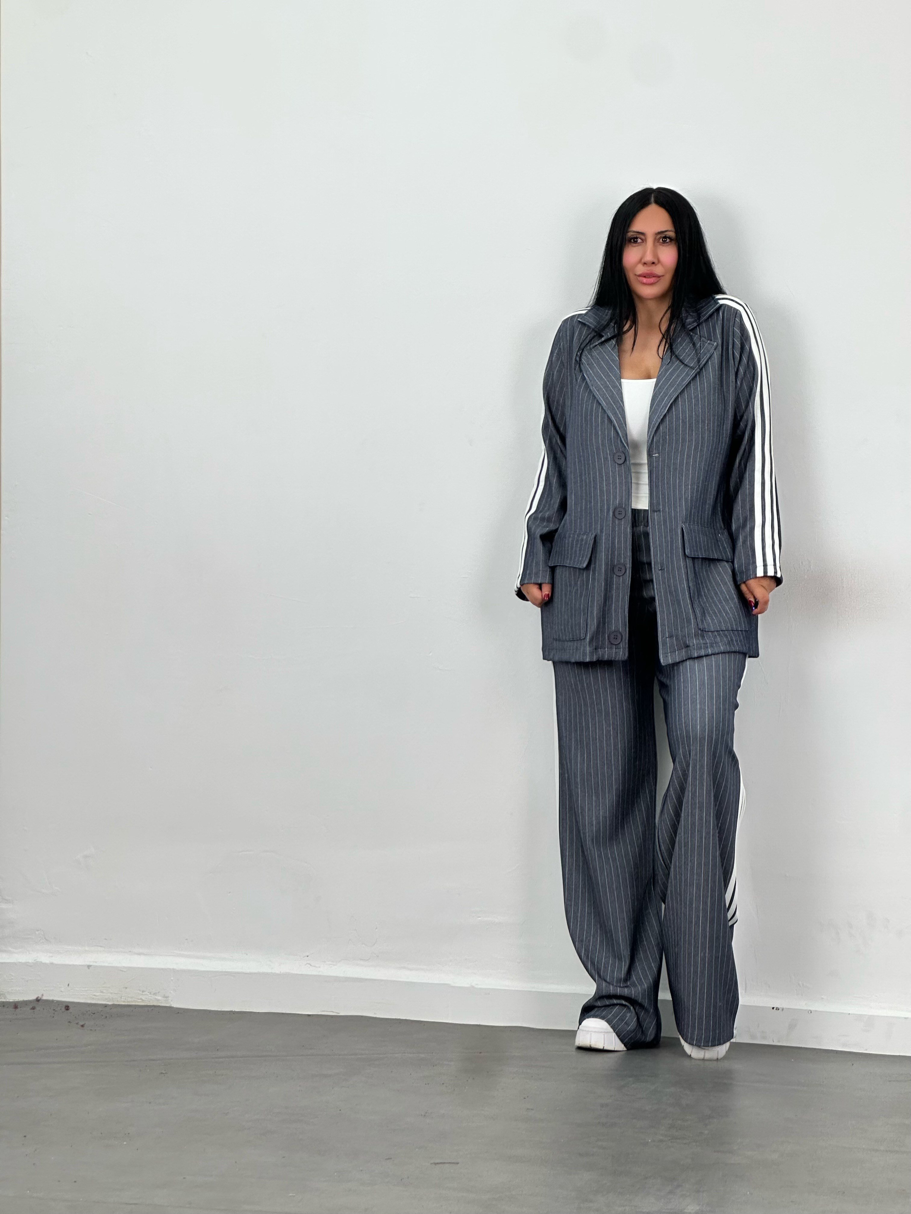 Çizgili Şerit Detaylı Blazer & Pantolon Takım