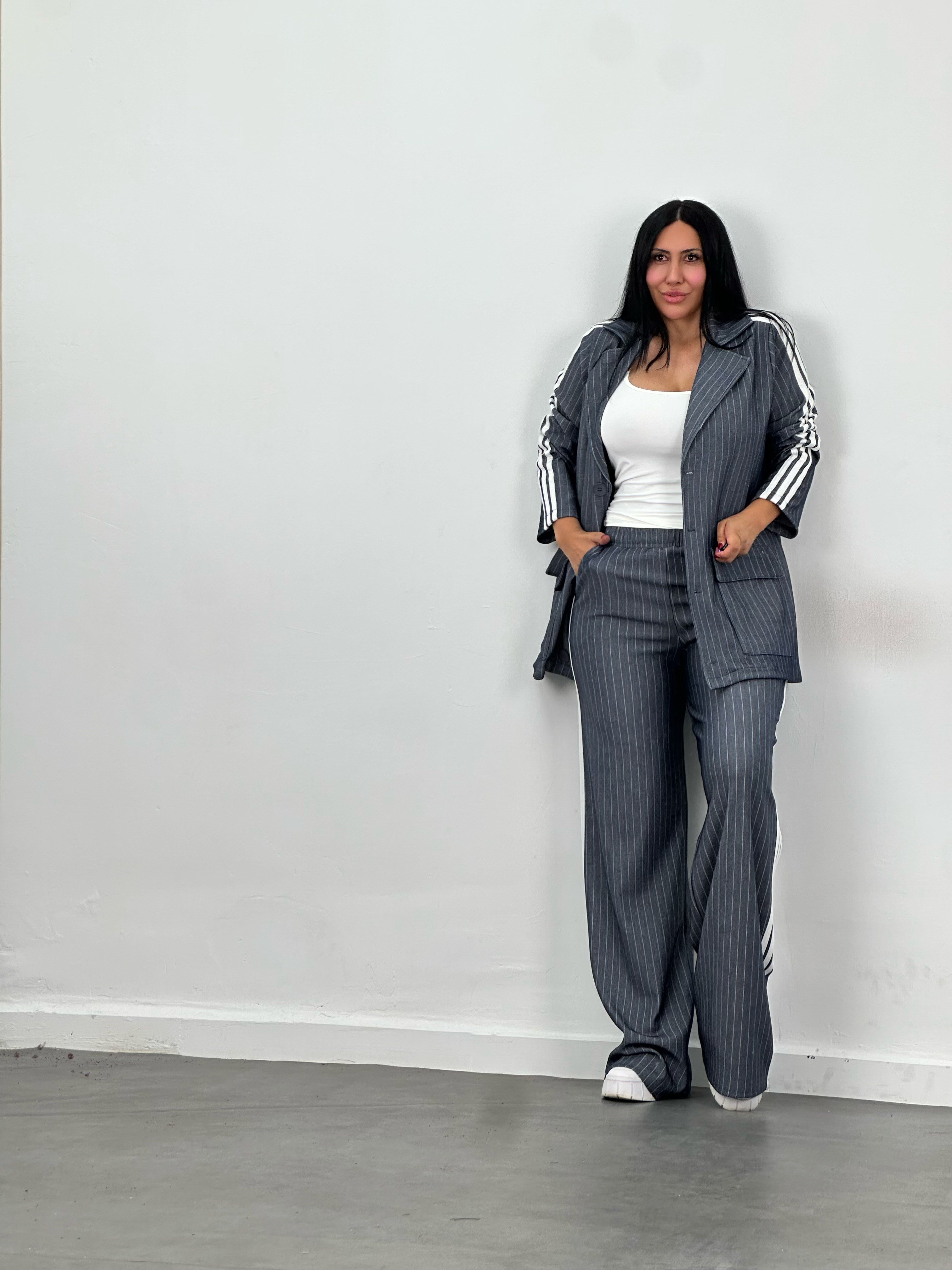Çizgili Şerit Detaylı Blazer & Pantolon Takım
