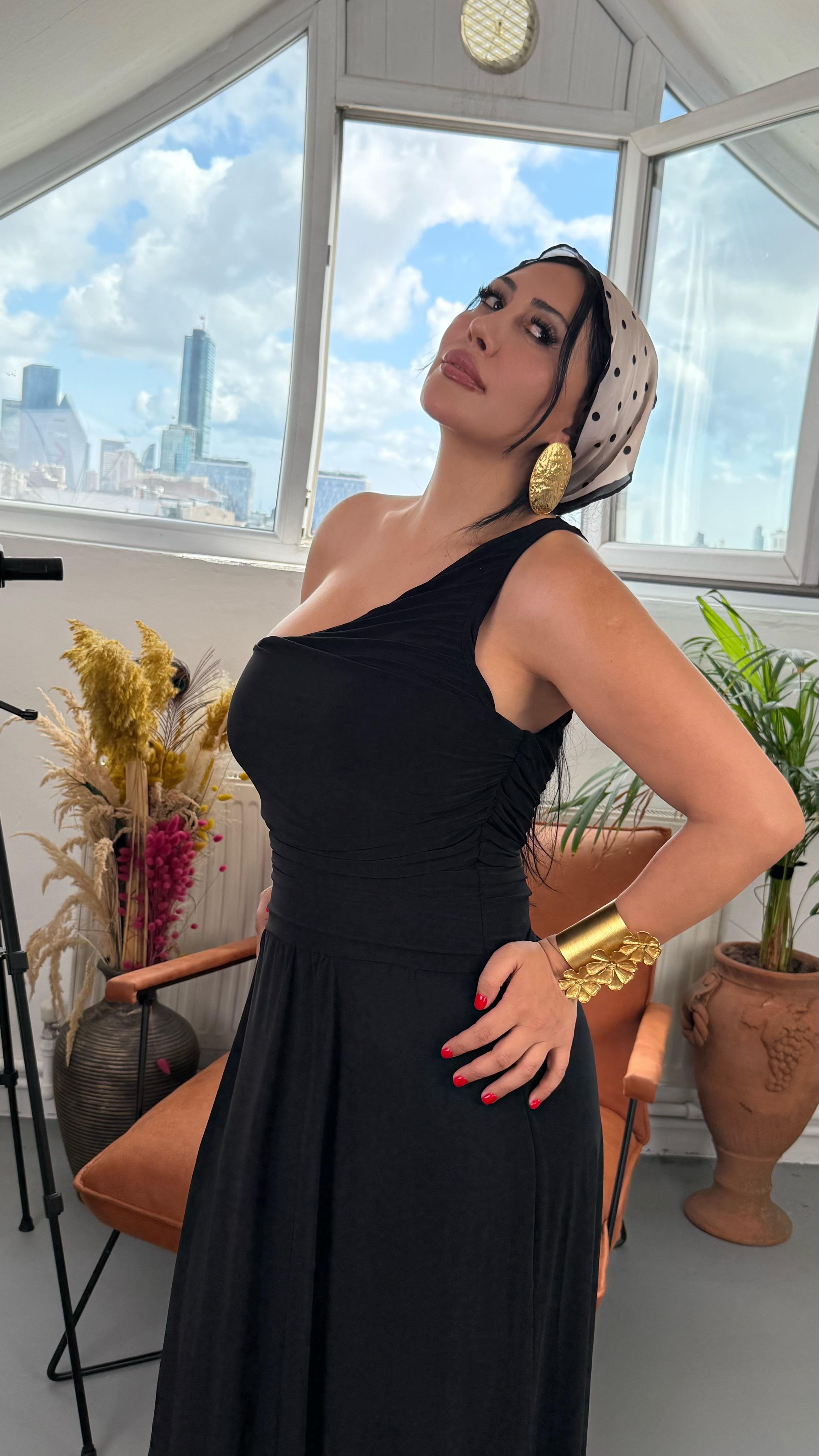 Tek Omuz Drapeli Maxi Elbise – Nar Çiçeği & Siyah