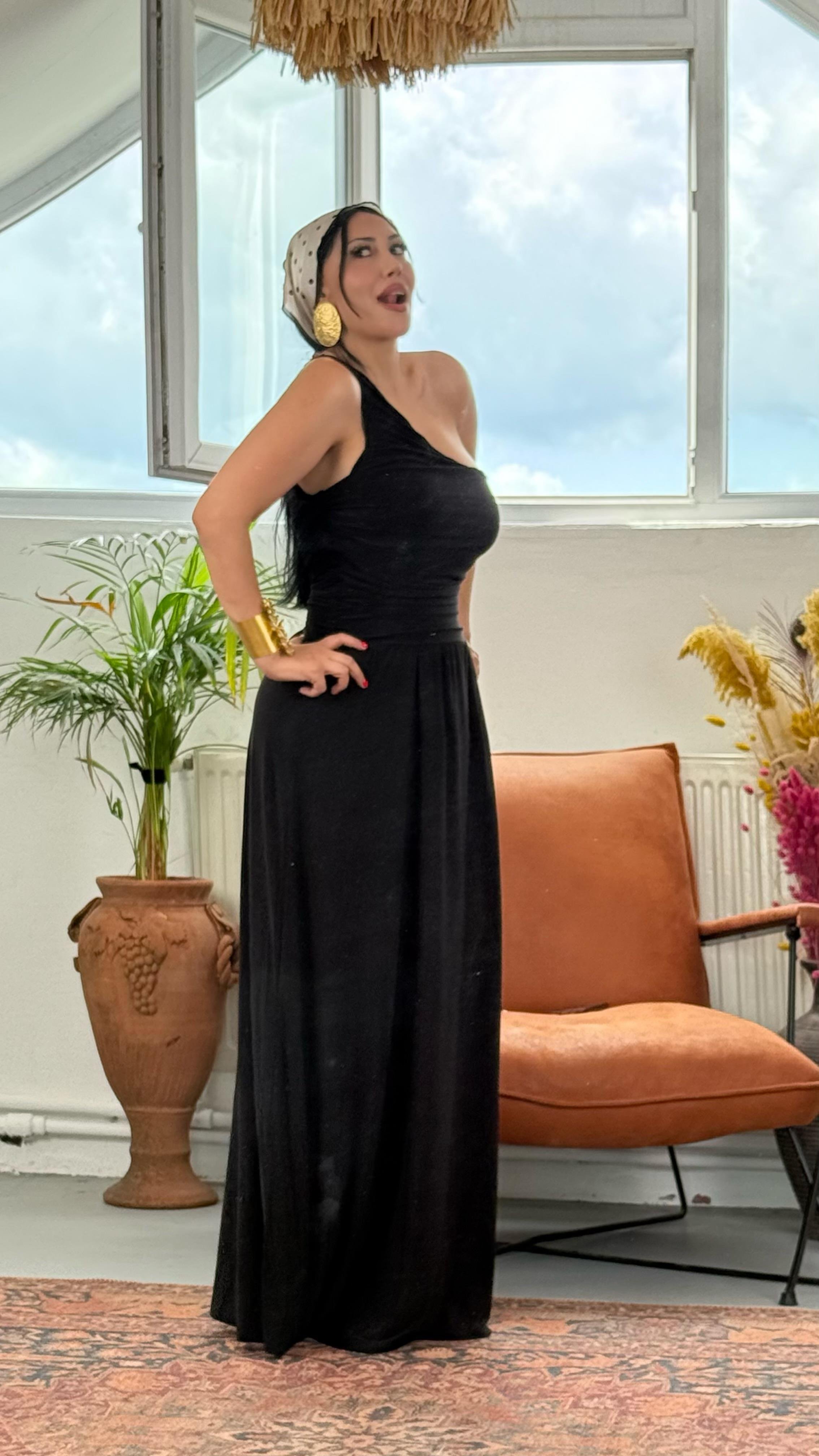 Tek Omuz Drapeli Maxi Elbise – Nar Çiçeği & Siyah