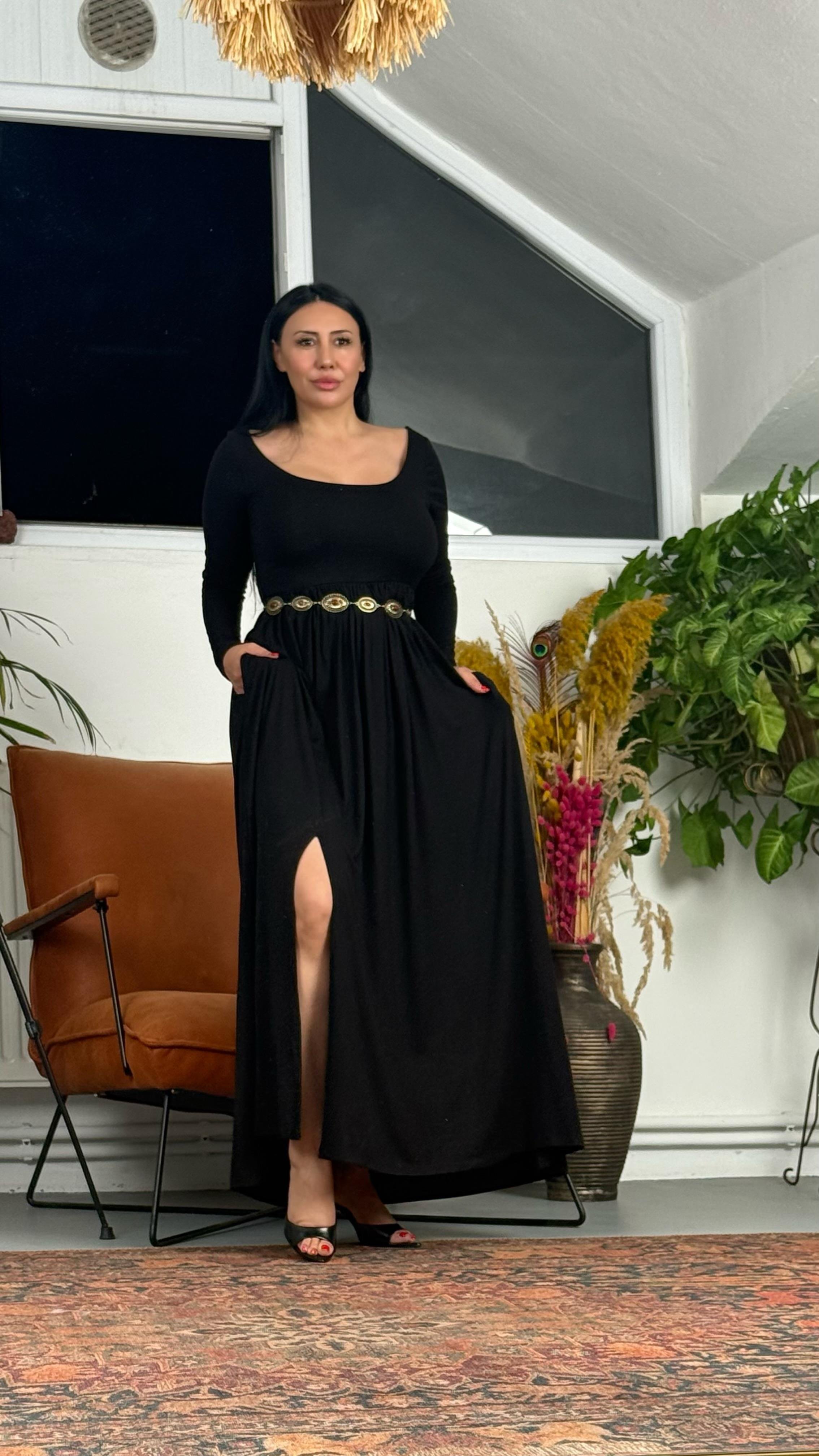 U Yaka Yırtmaçlı Maxi Elbise