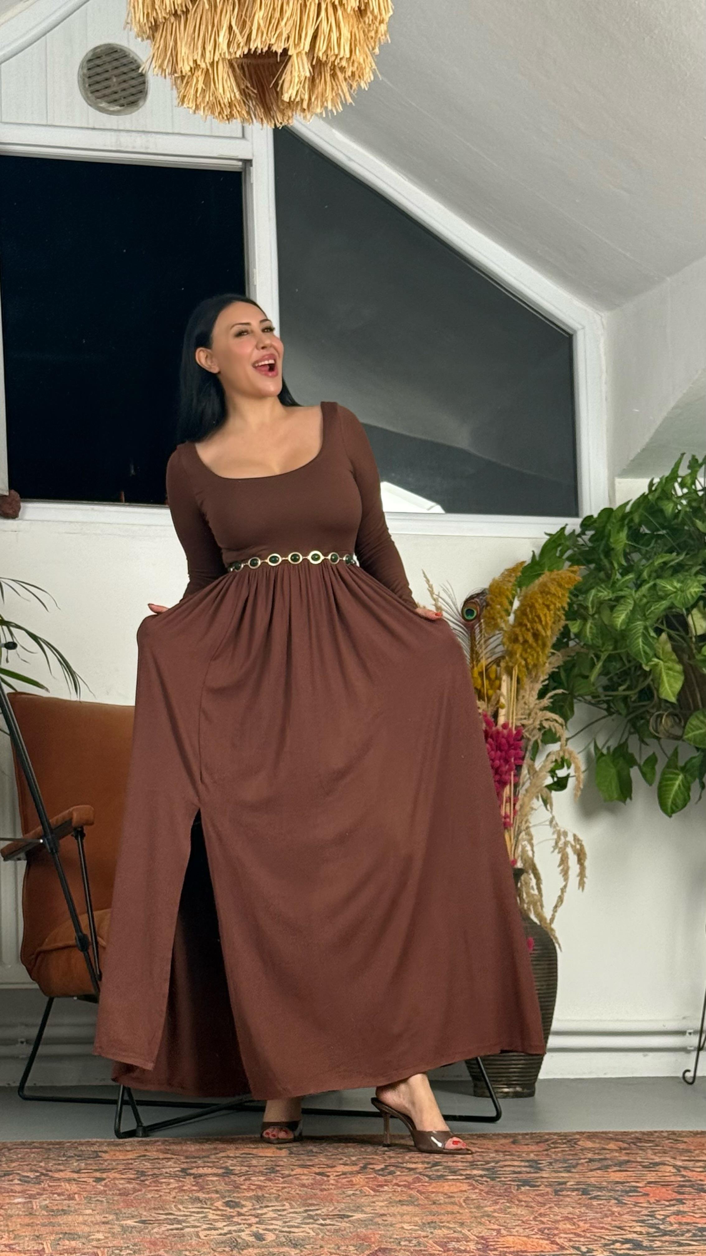 U Yaka Yırtmaçlı Maxi Elbise