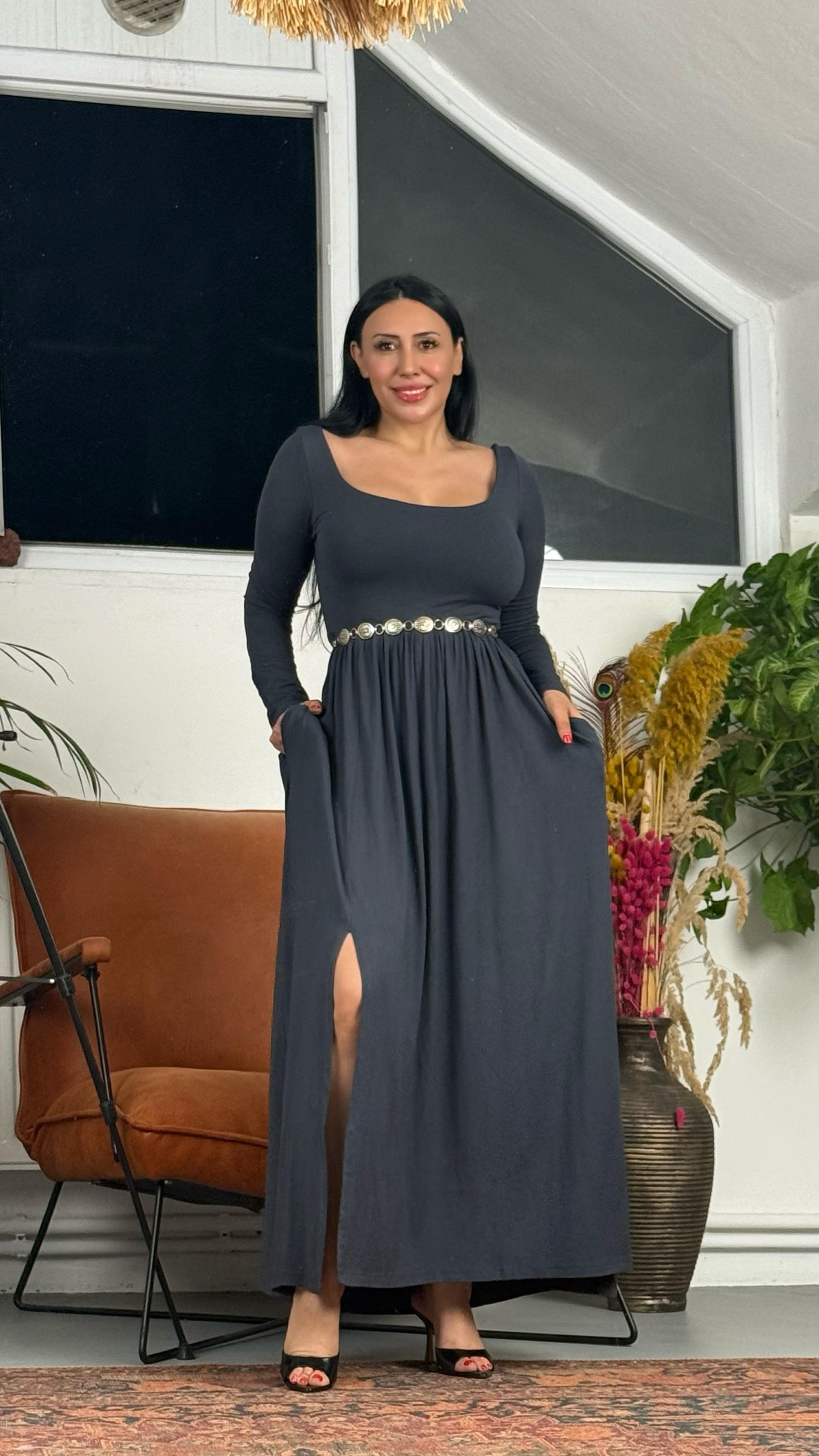 U Yaka Yırtmaçlı Maxi Elbise