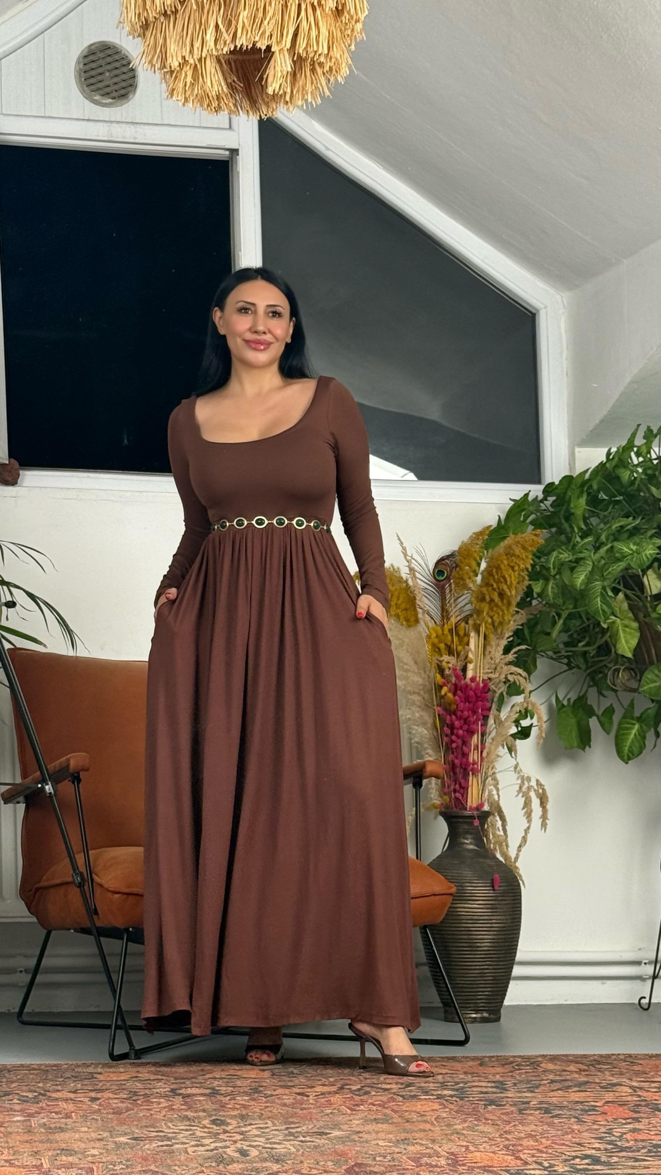 U Yaka Yırtmaçlı Maxi Elbise