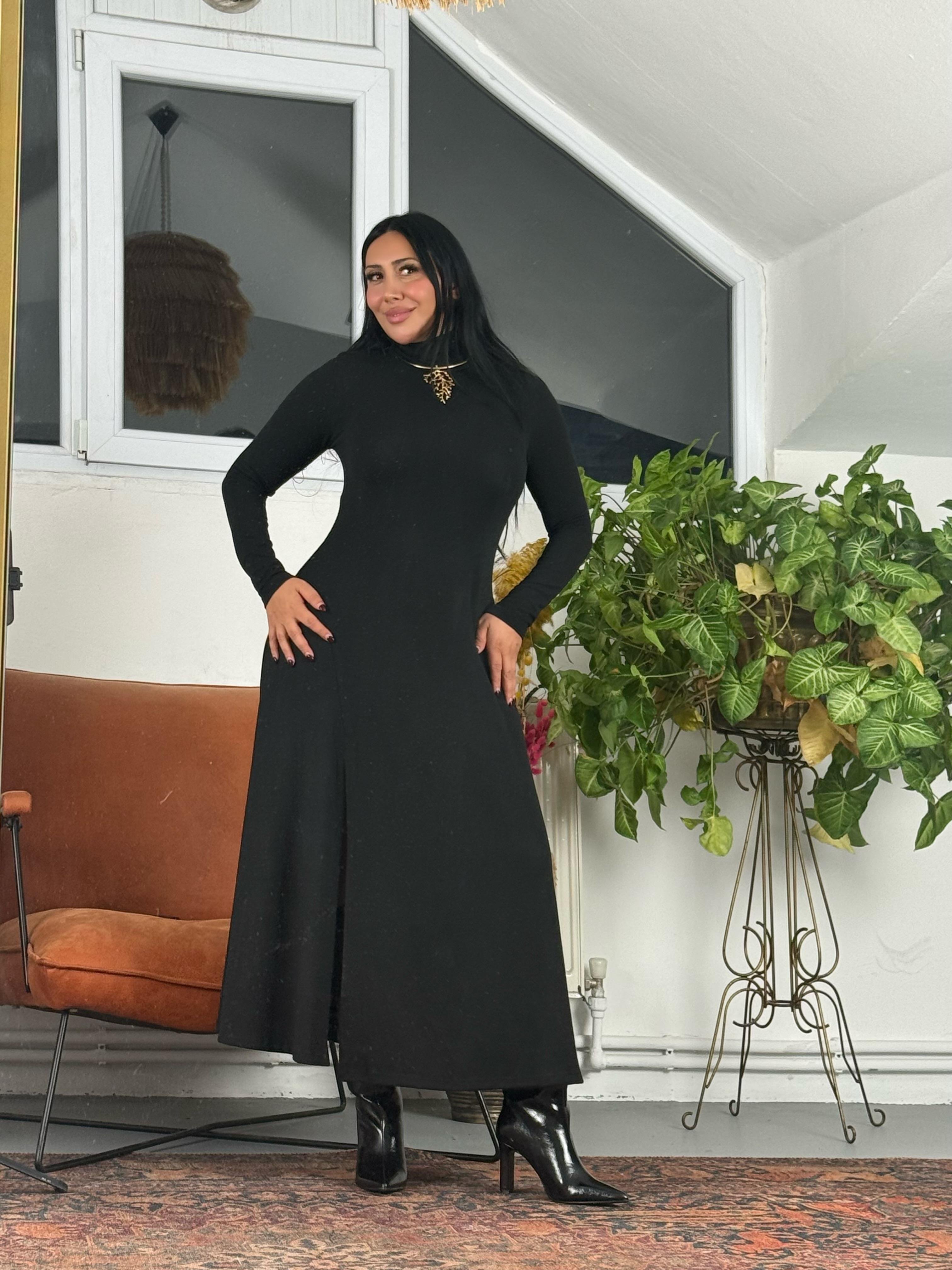 Yırtmaçlı Triko Elbise