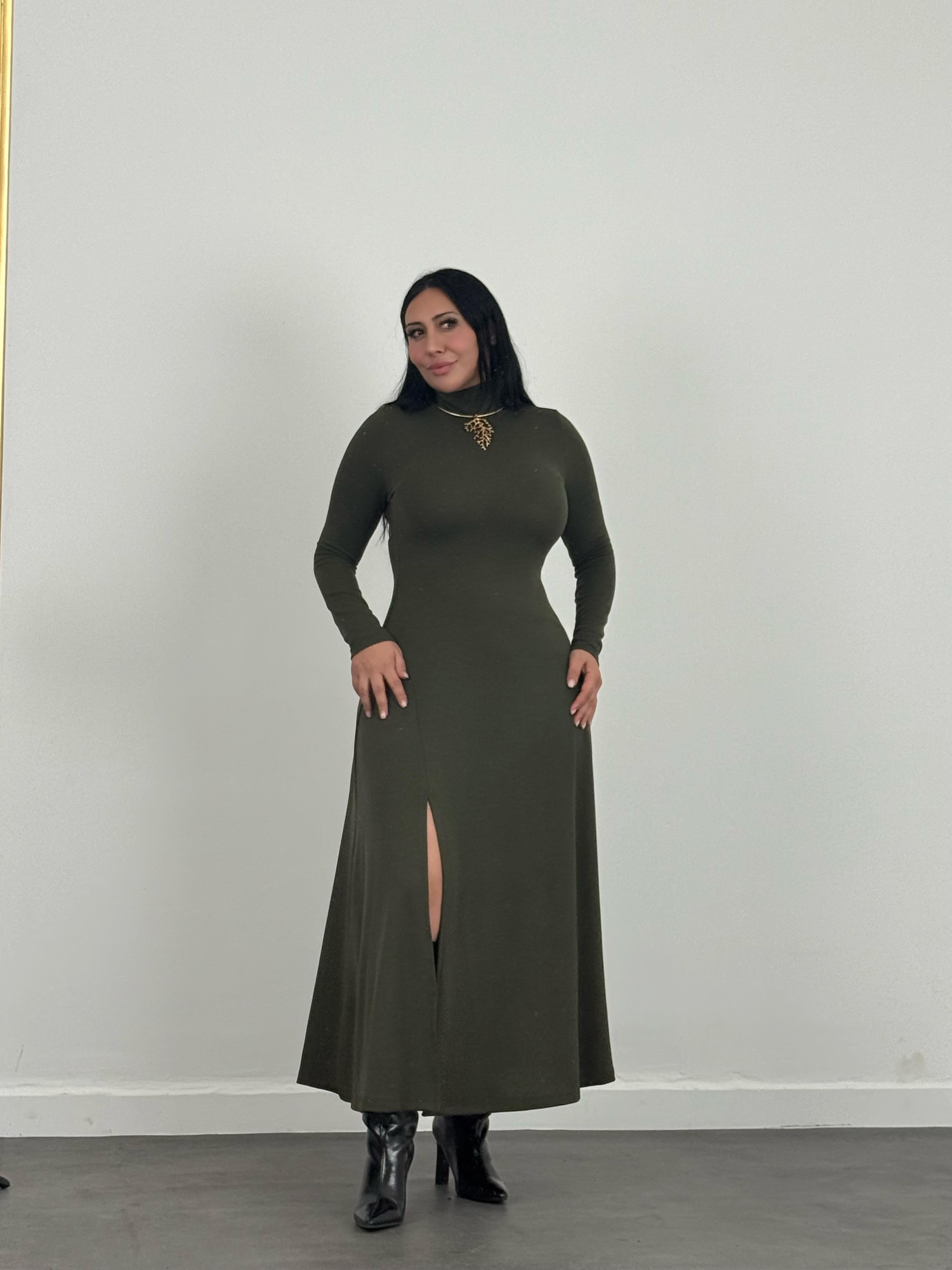 Yırtmaçlı Triko Elbise