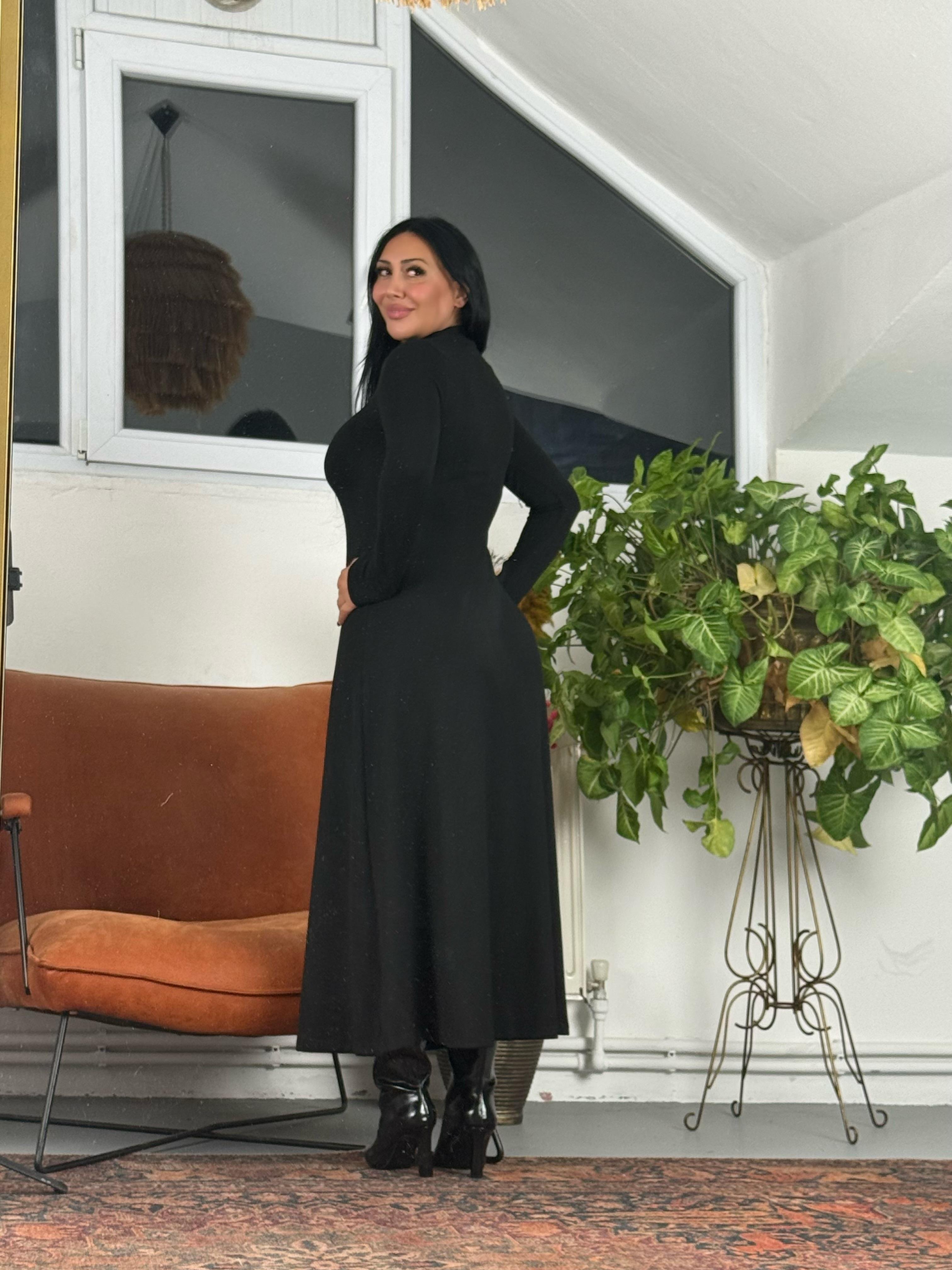 Yırtmaçlı Triko Elbise