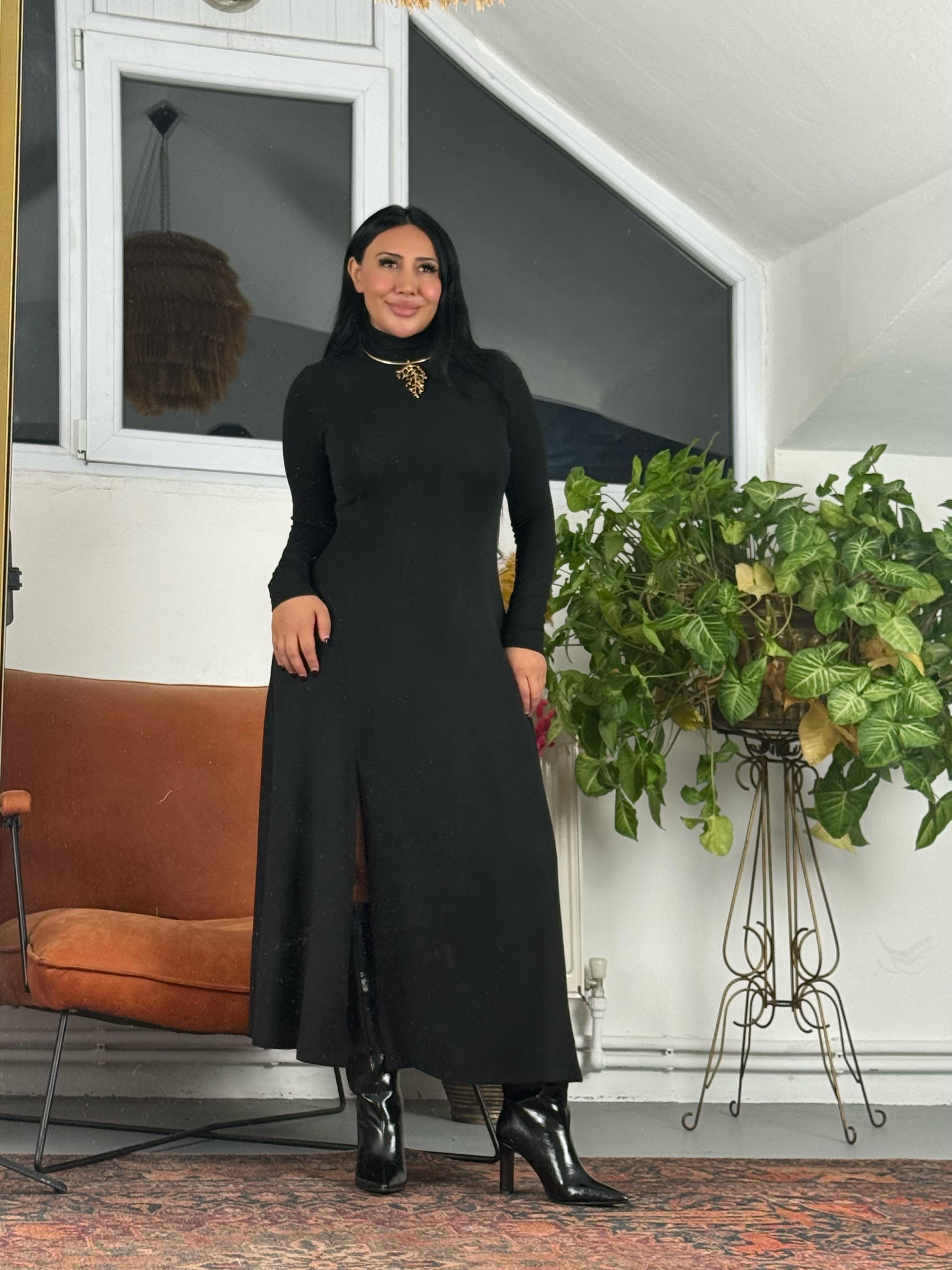 Yırtmaçlı Triko Elbise