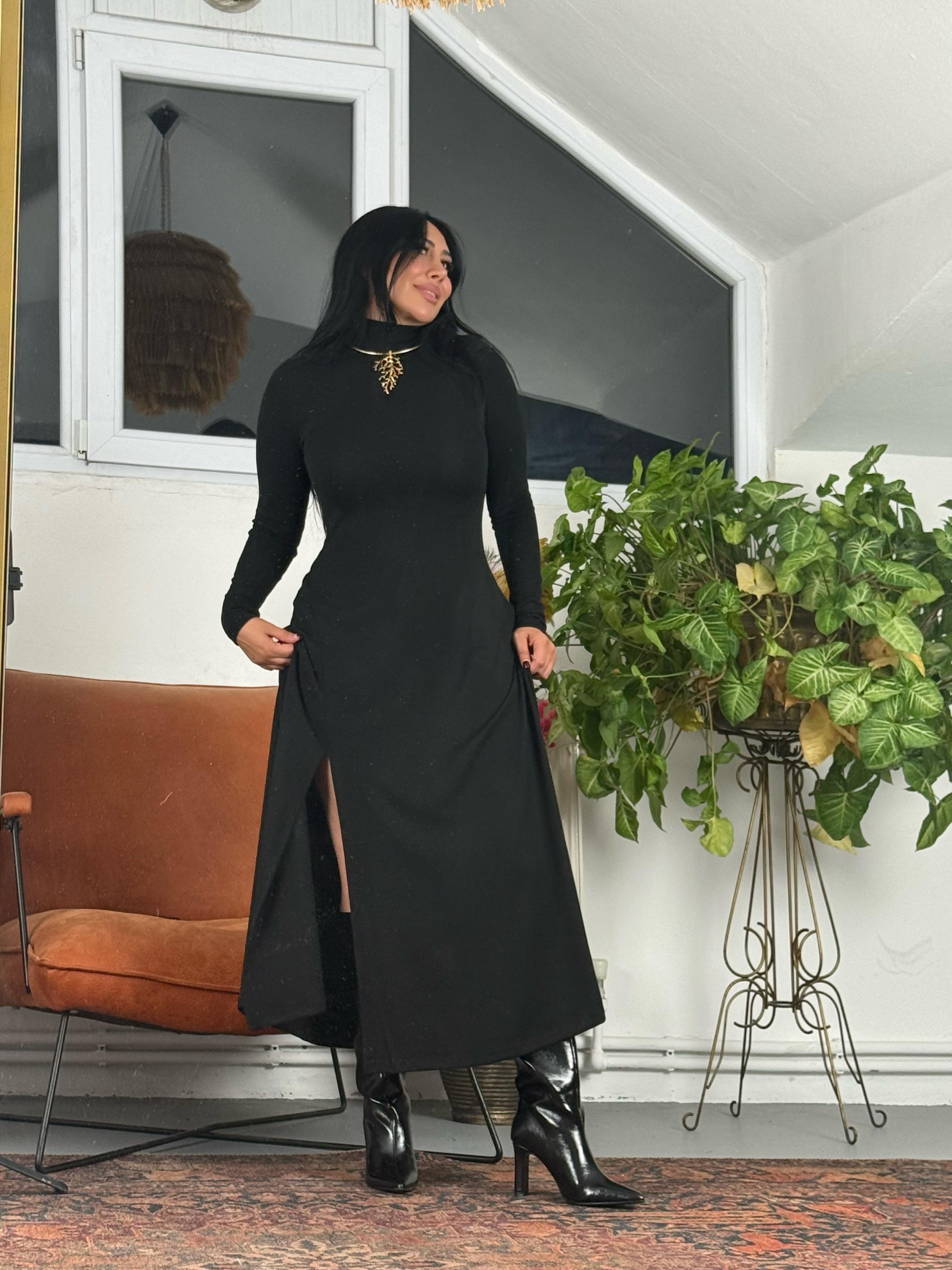 Yırtmaçlı Triko Elbise