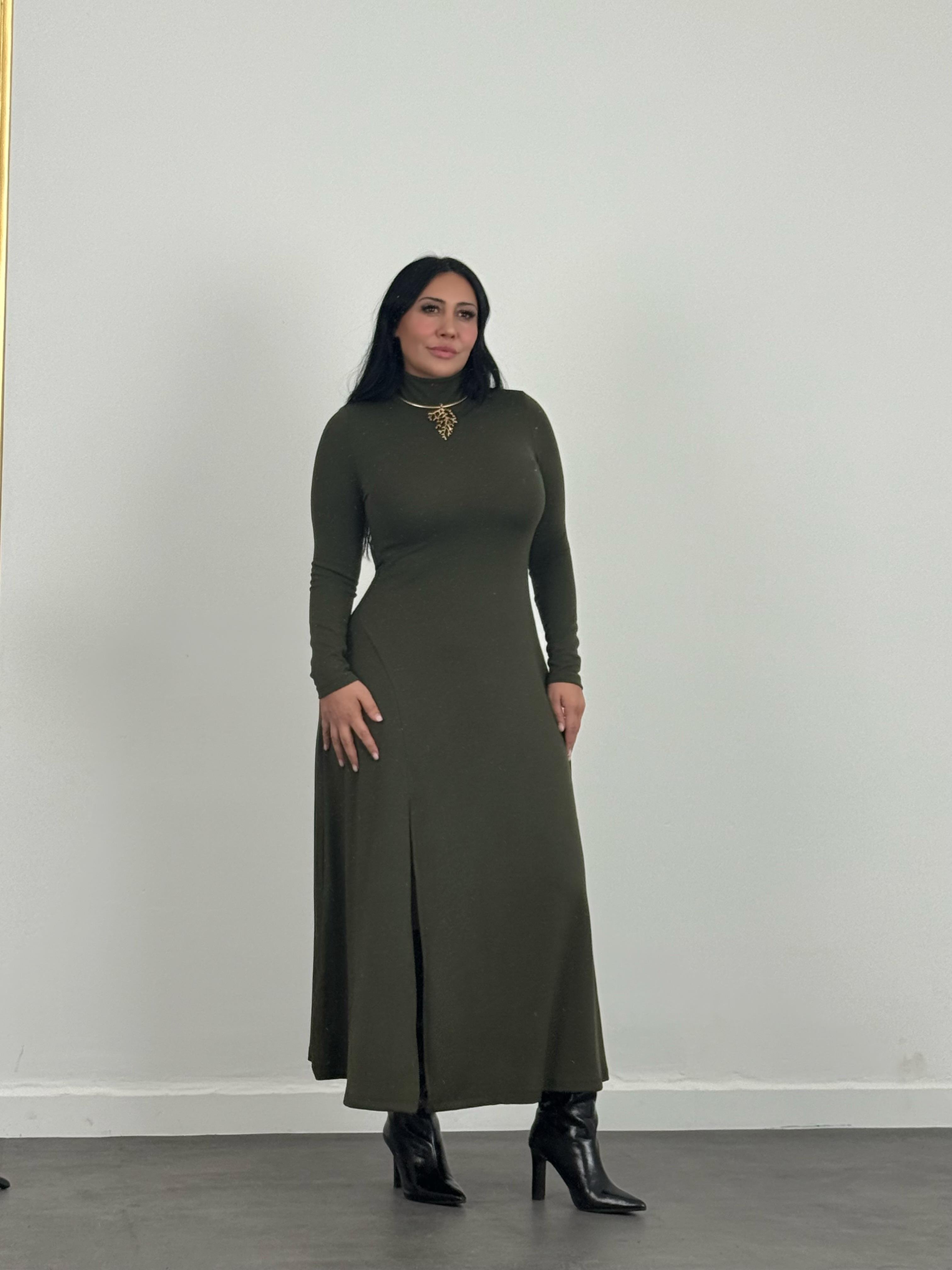 Yırtmaçlı Triko Elbise