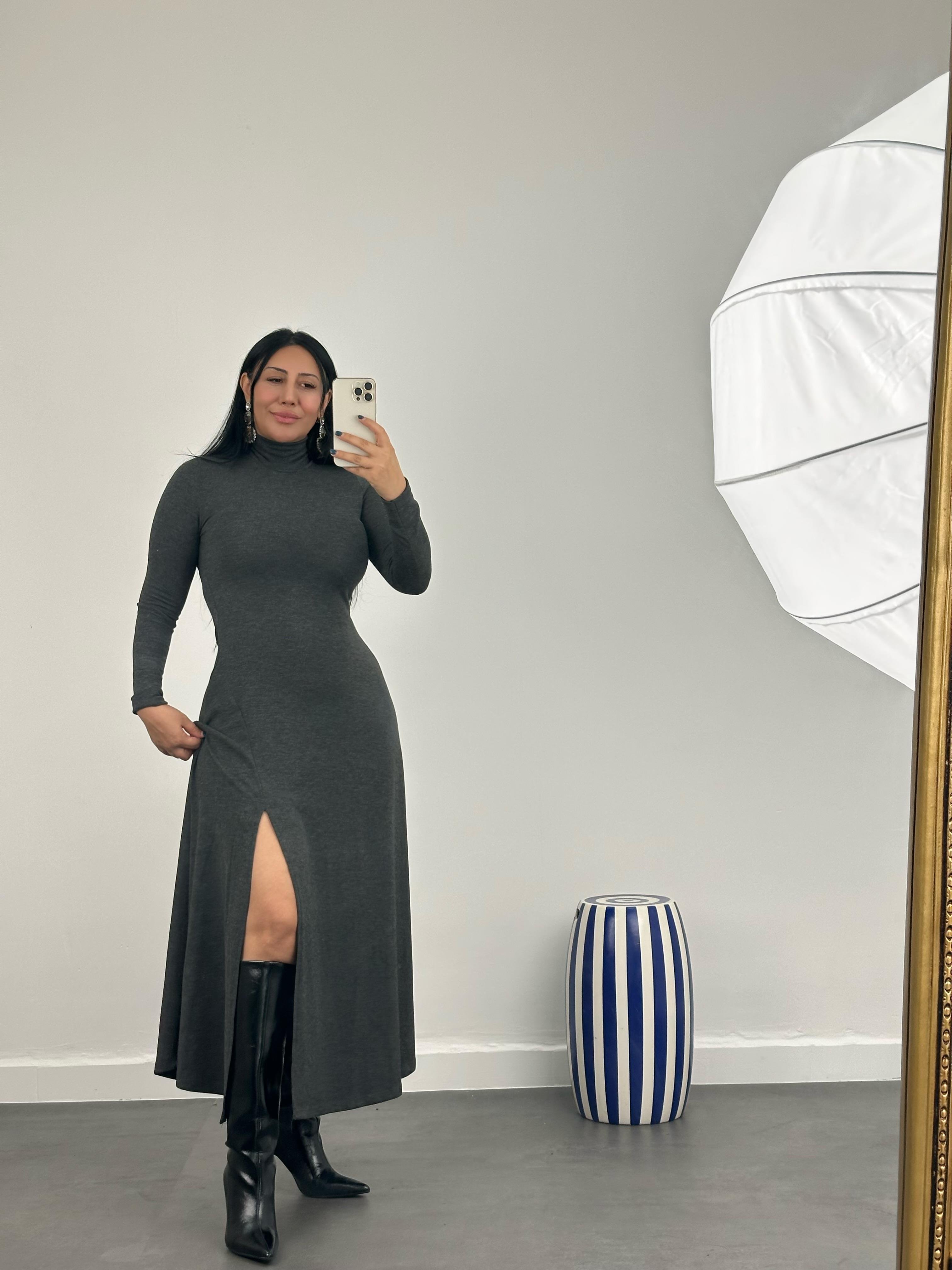 Yırtmaçlı Triko Elbise