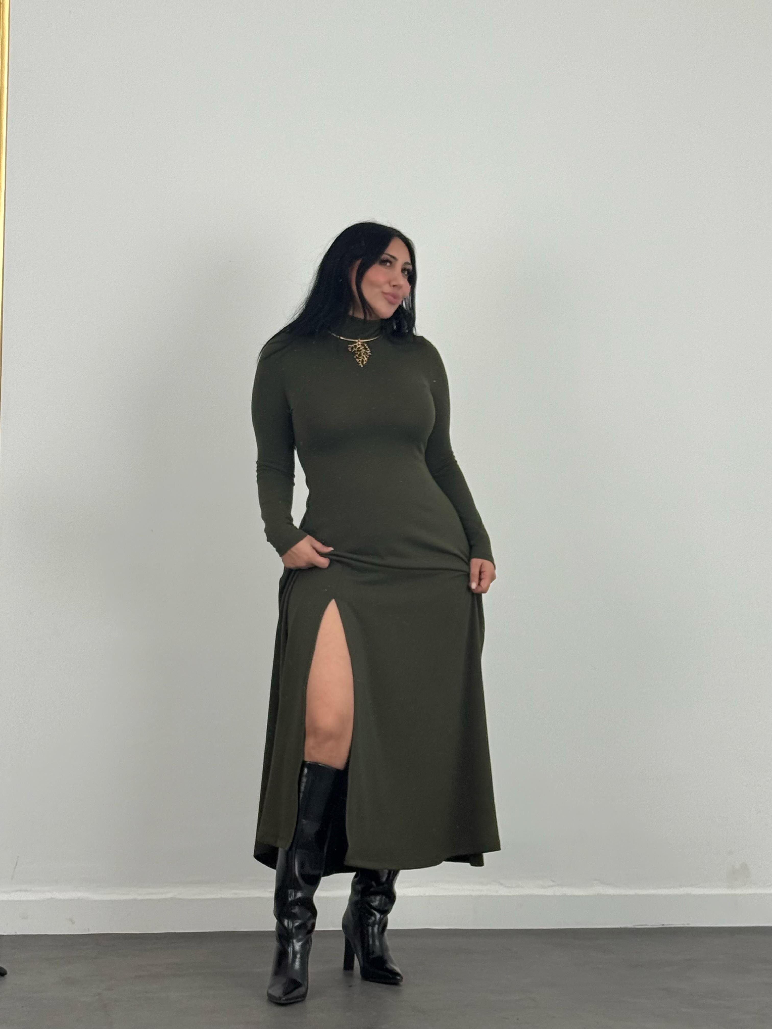 Yırtmaçlı Triko Elbise