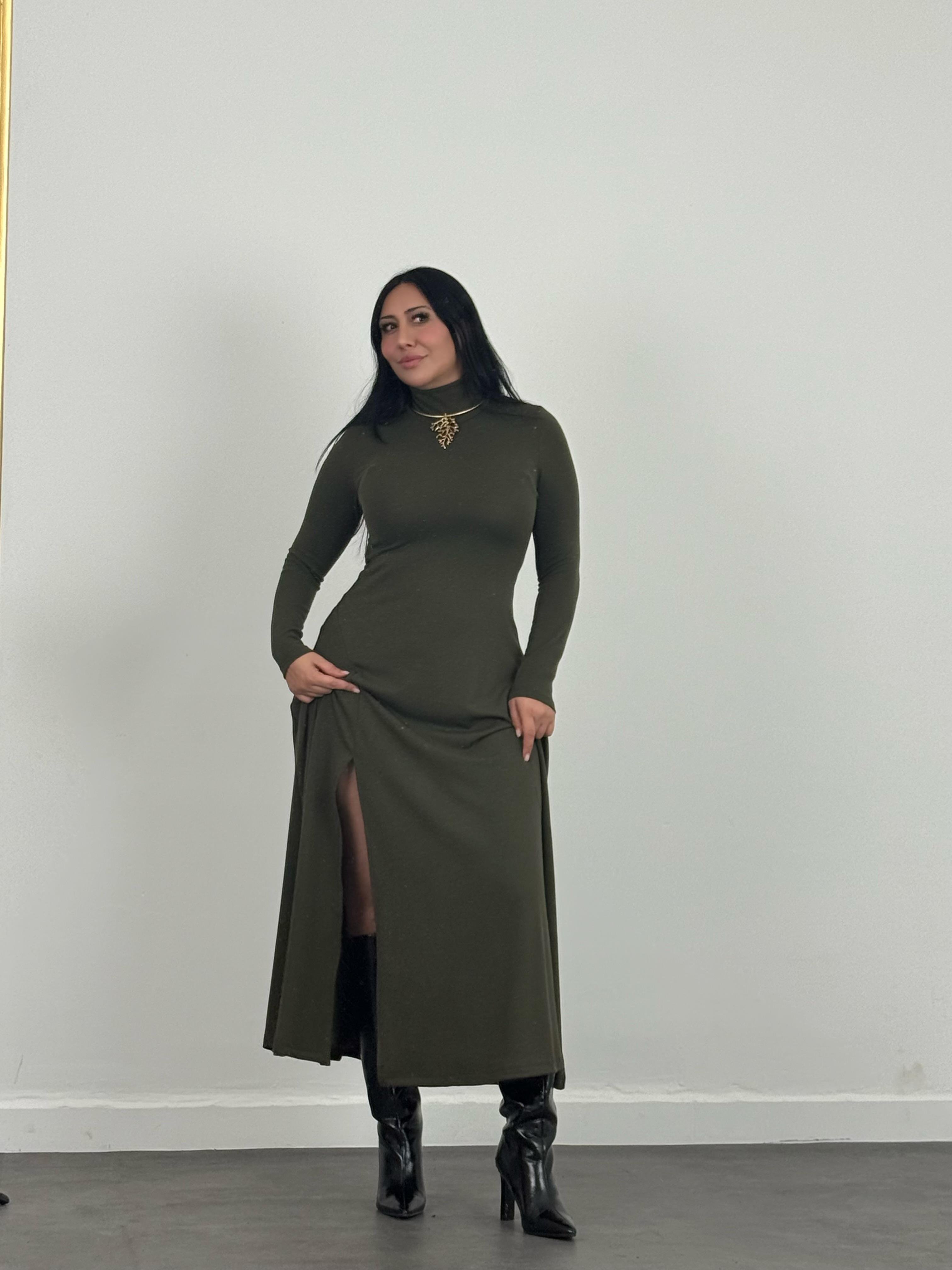 Yırtmaçlı Triko Elbise