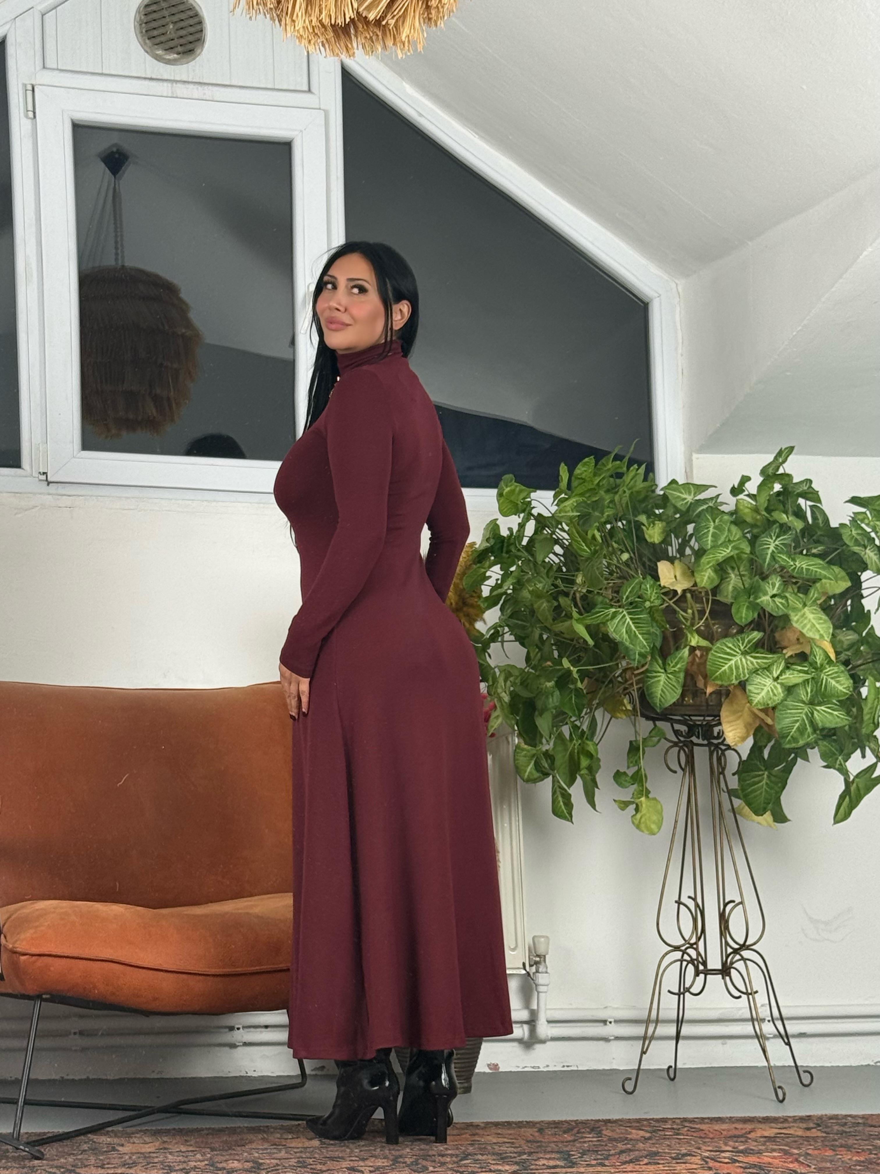 Yırtmaçlı Triko Elbise