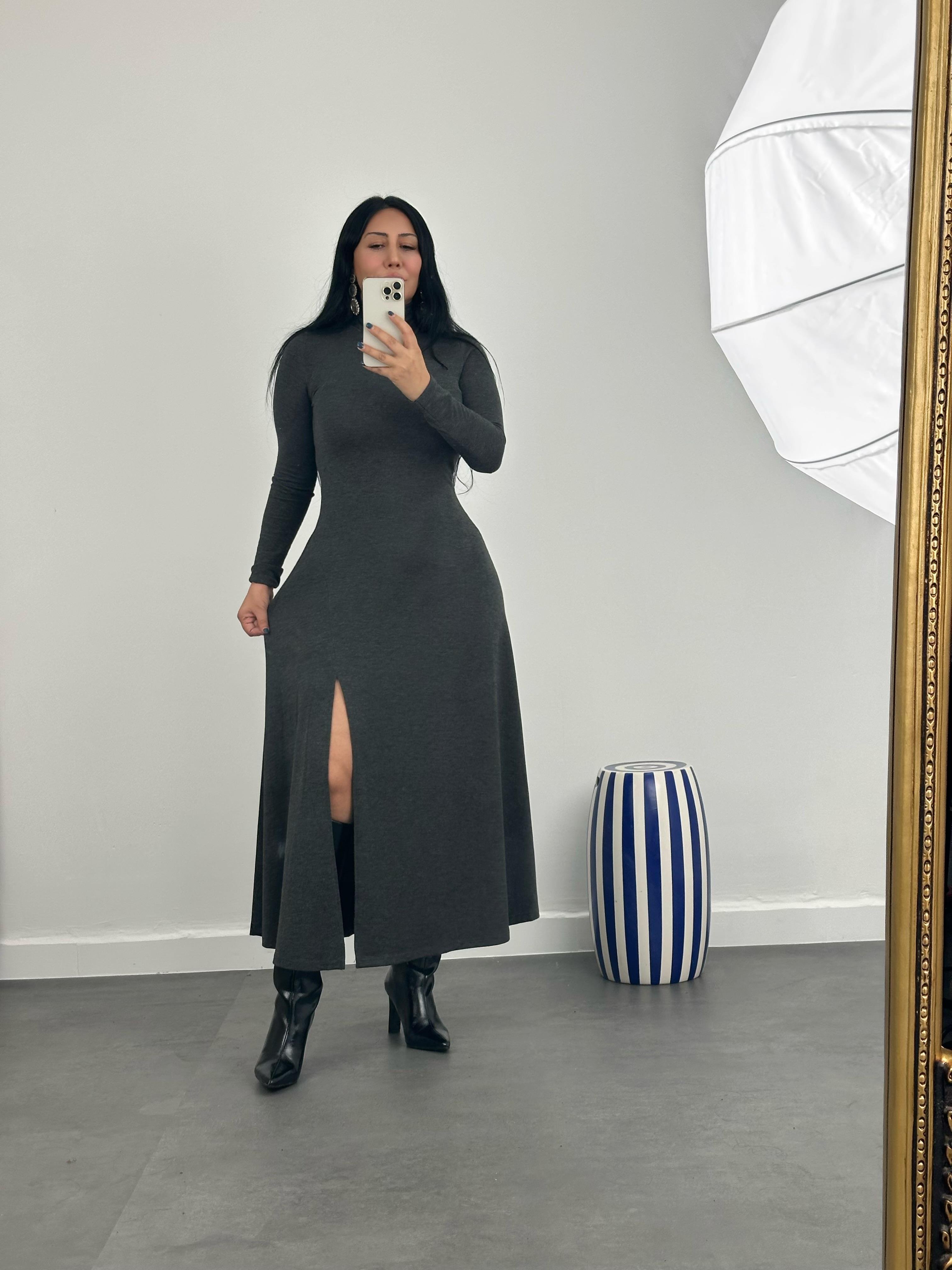 Yırtmaçlı Triko Elbise