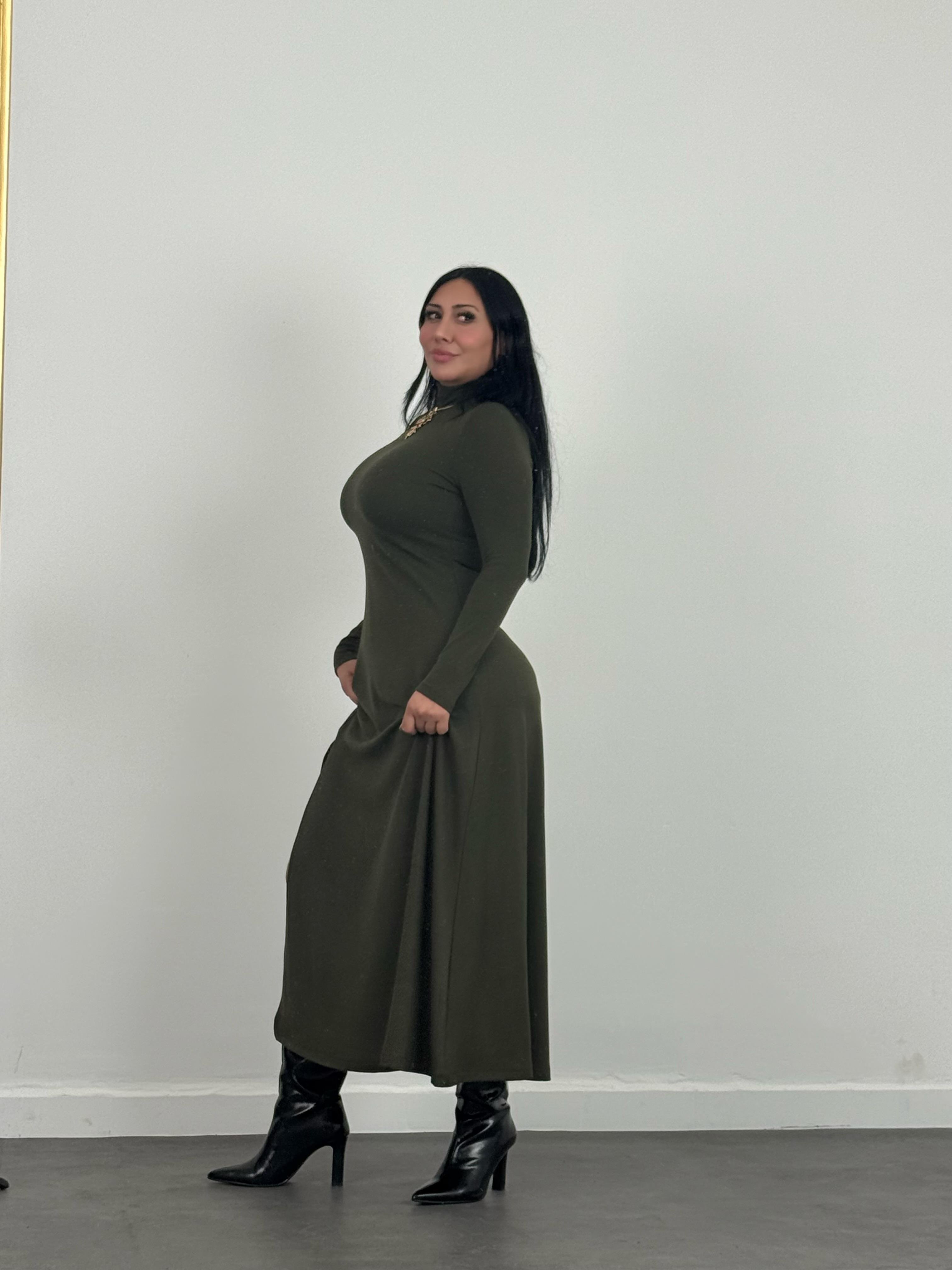 Yırtmaçlı Triko Elbise