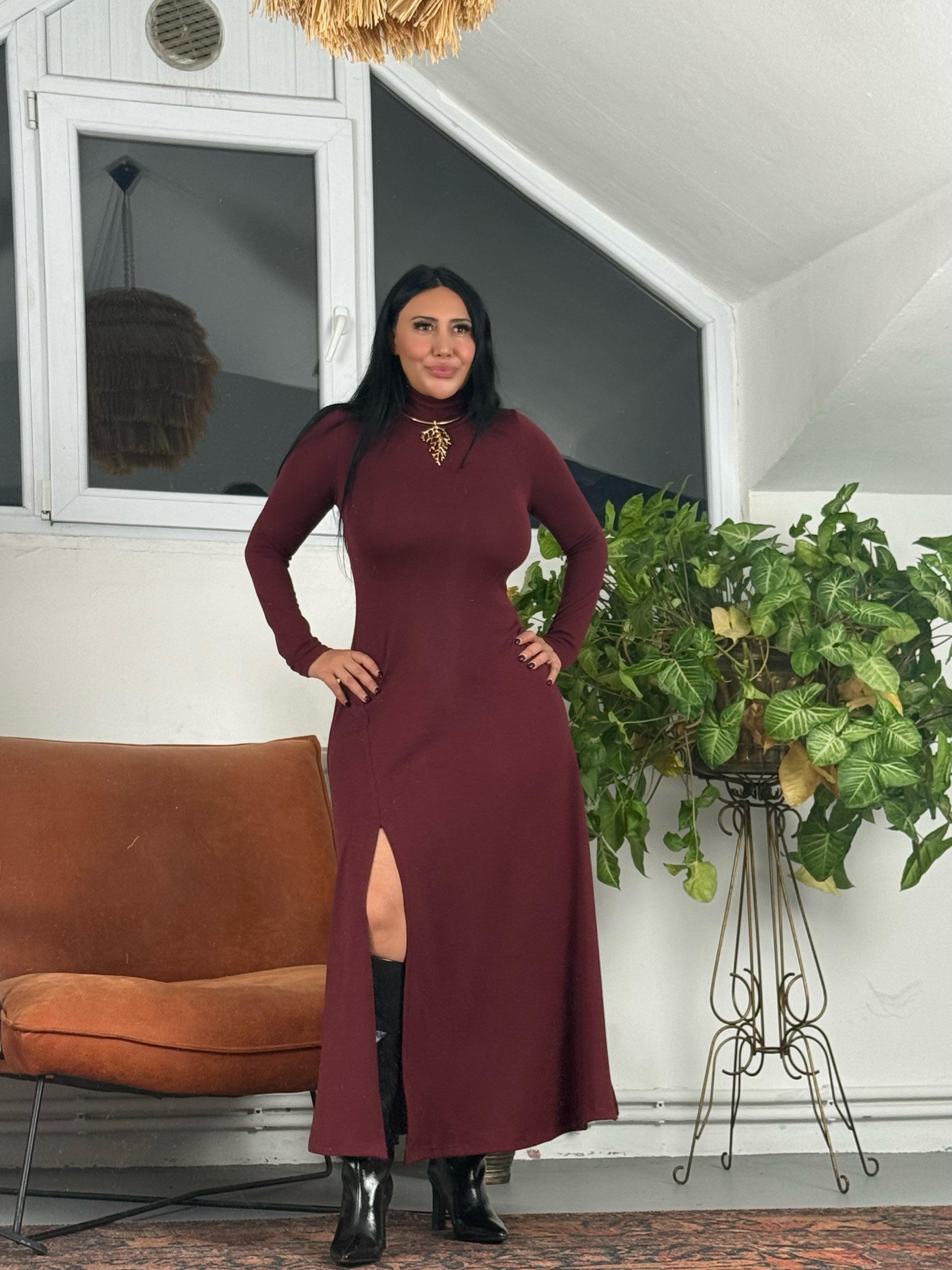 Yırtmaçlı Triko Elbise