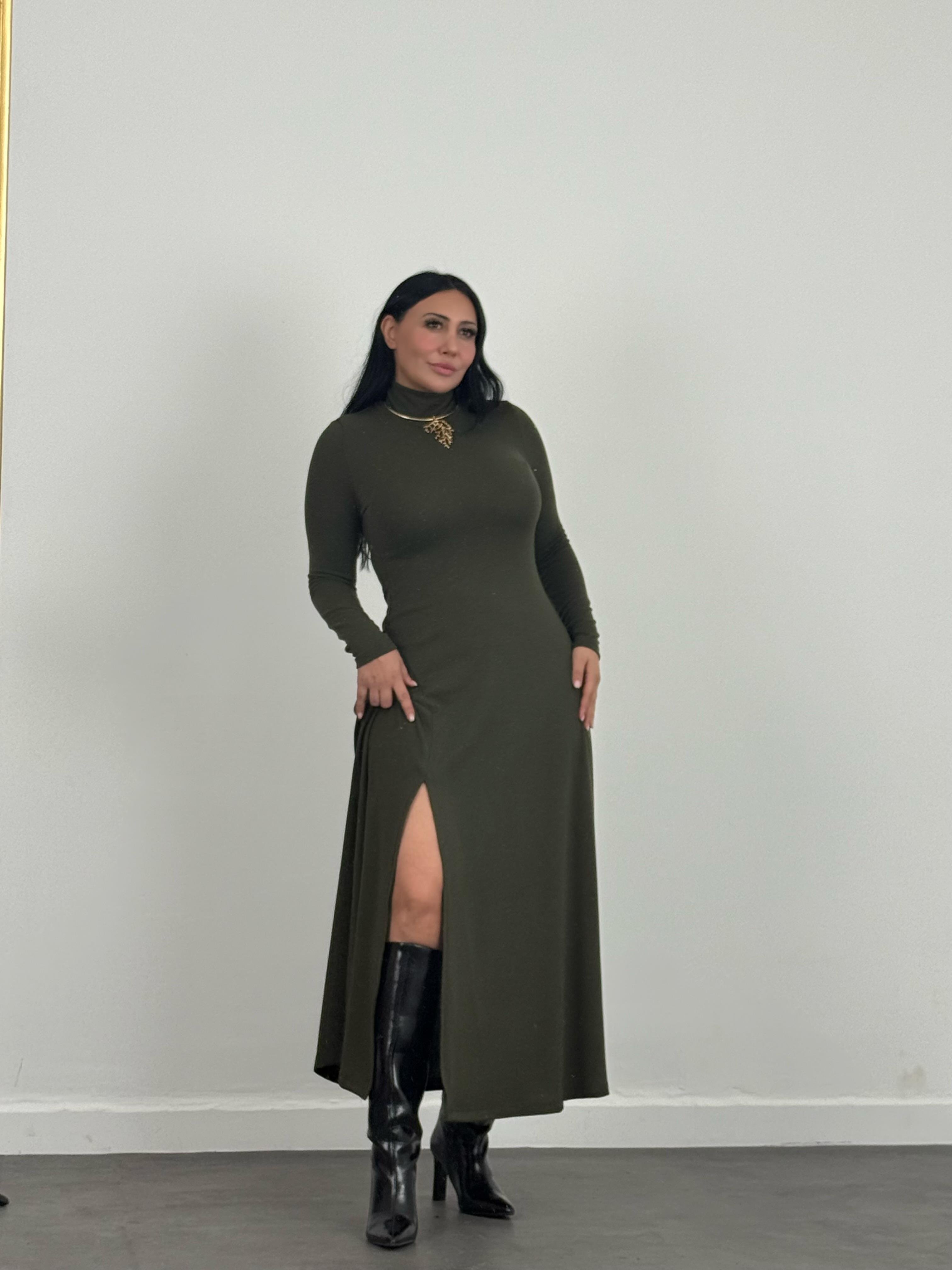 Yırtmaçlı Triko Elbise