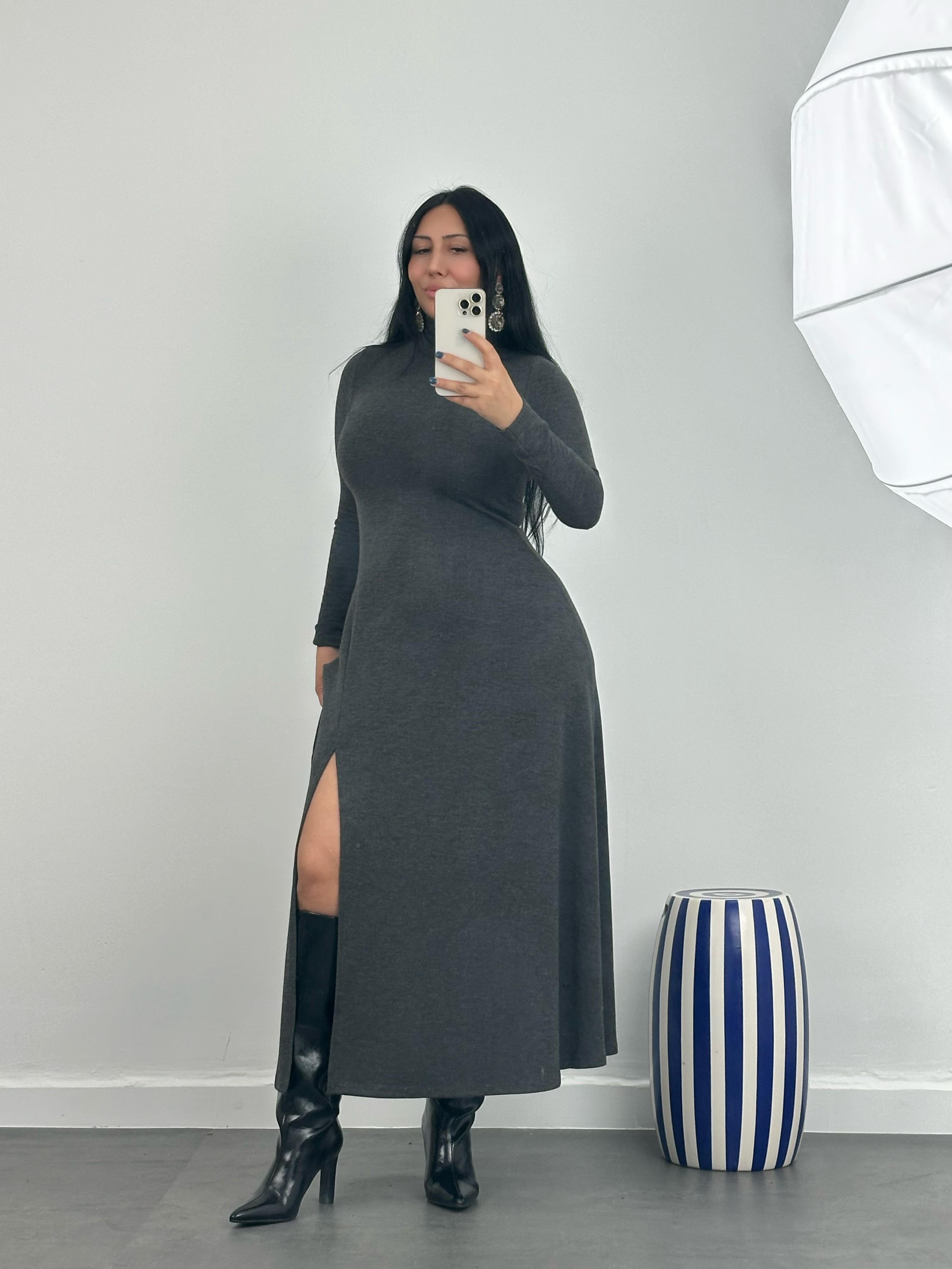 Yırtmaçlı Triko Elbise