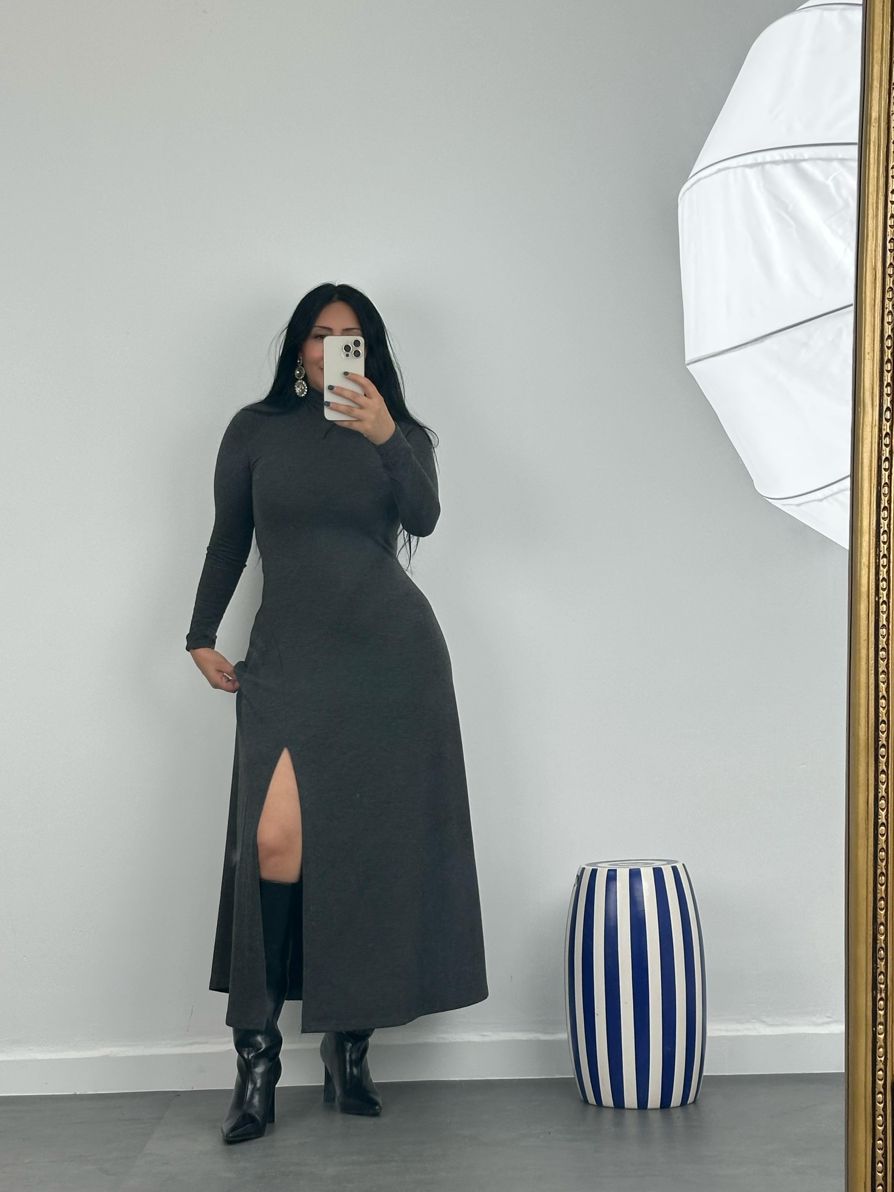 Yırtmaçlı Triko Elbise