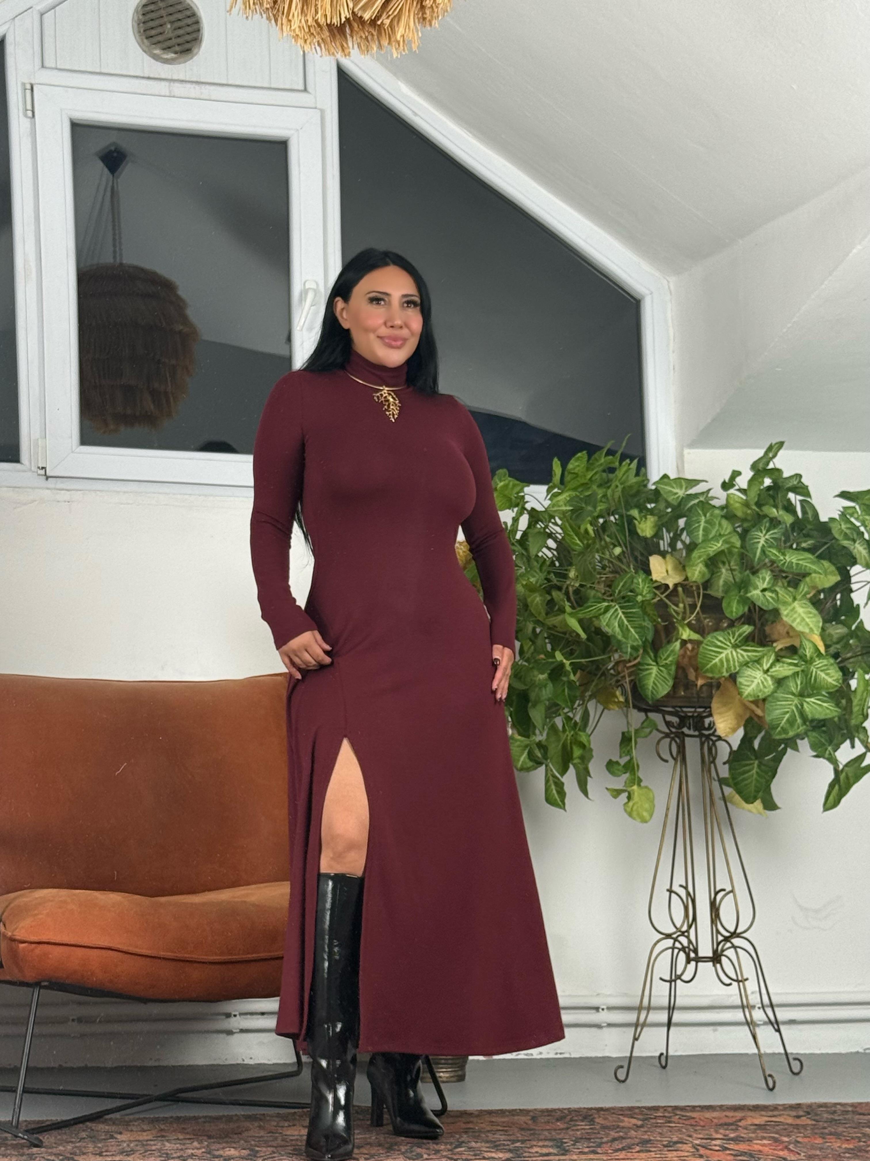 Yırtmaçlı Triko Elbise