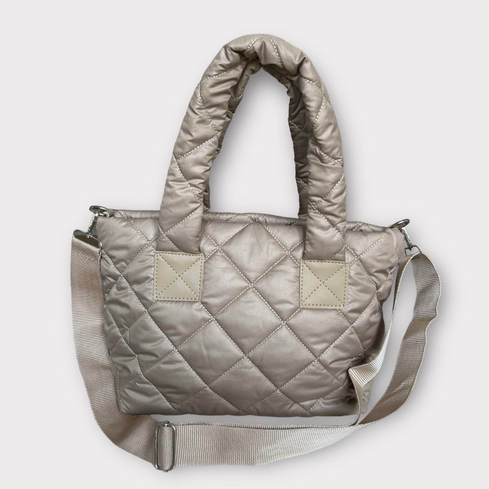 Vizon kapitone çantala